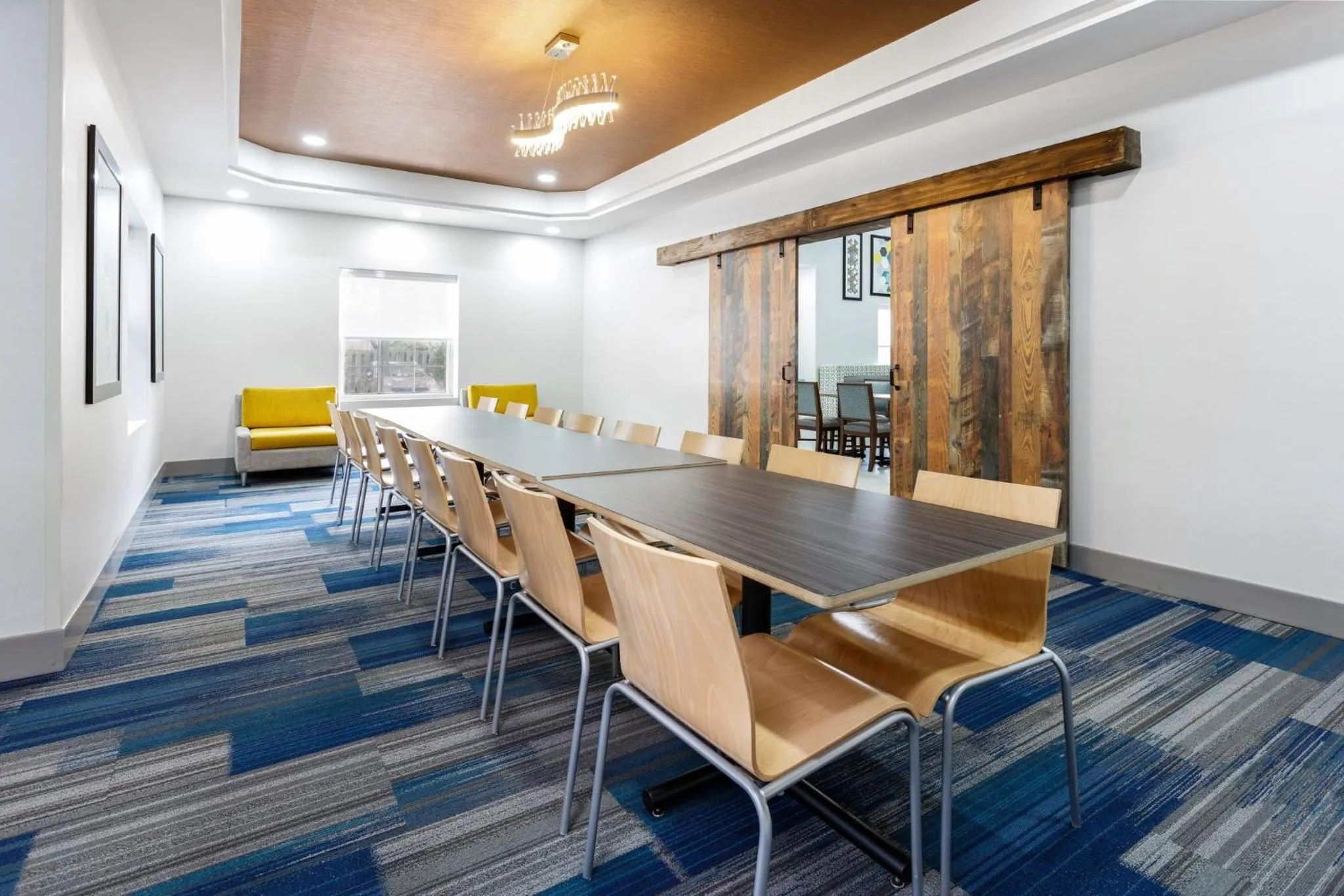 Meeting/conference room in Holiday Inn Express & Suites Williamsburg by IHG