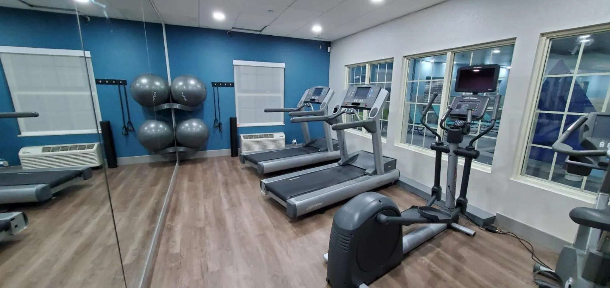 Fitness centre/facilities in Holiday Inn Express & Suites Williamsburg by IHG