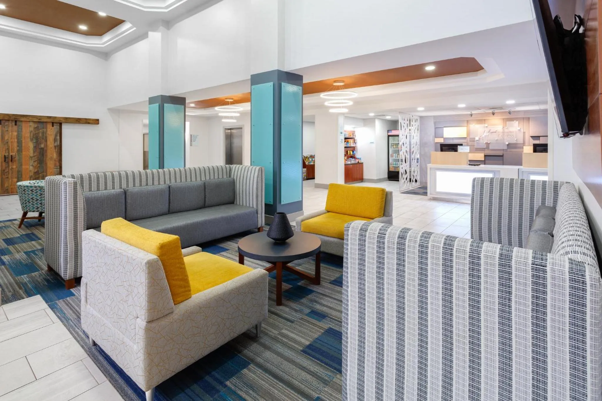 Property building in Holiday Inn Express & Suites Williamsburg by IHG