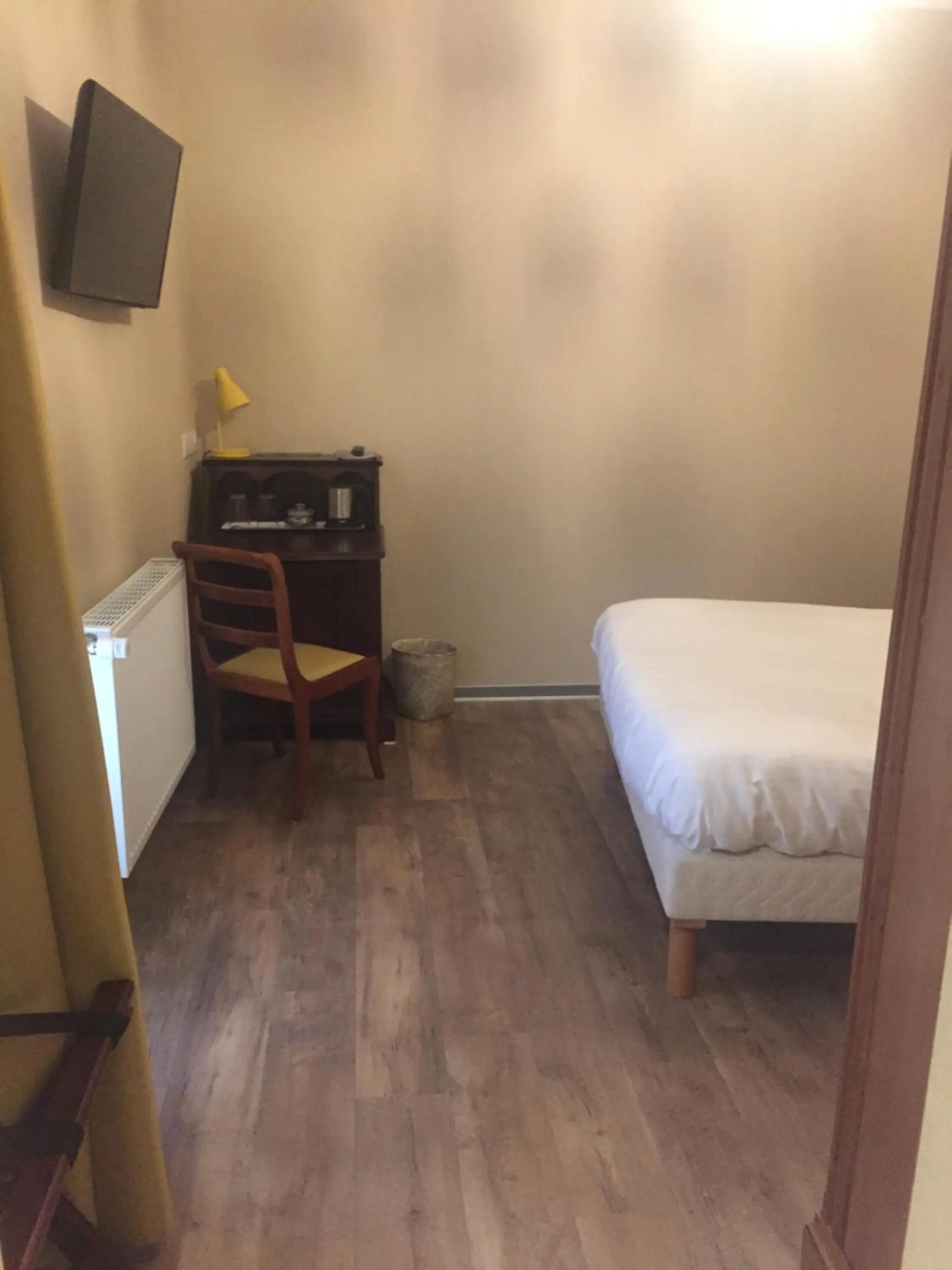 Coffee/tea facilities, Bed in Auberge Le Meisenberg