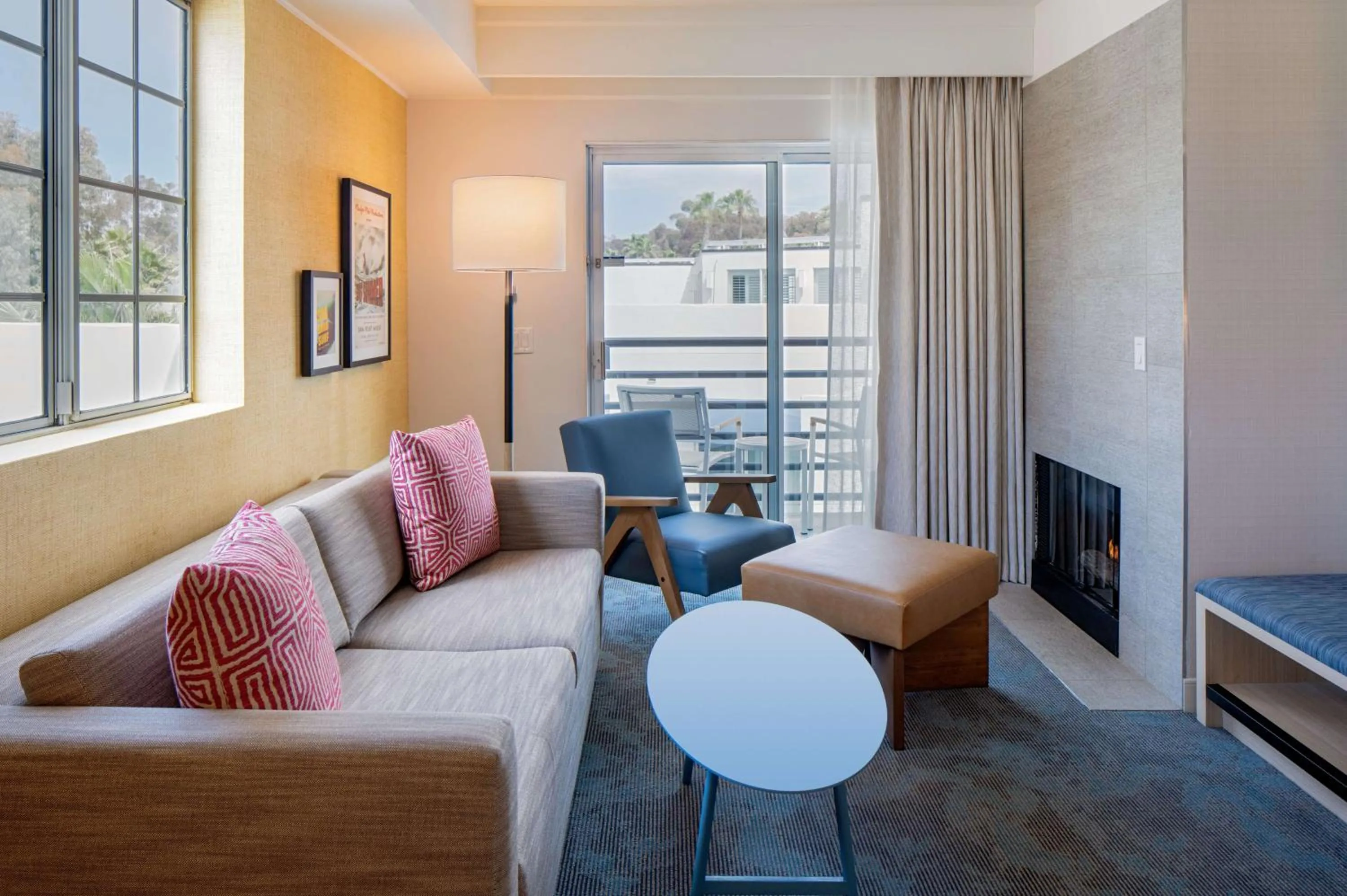 Living room in Hilton Garden Inn Dana Point Doheny Beach