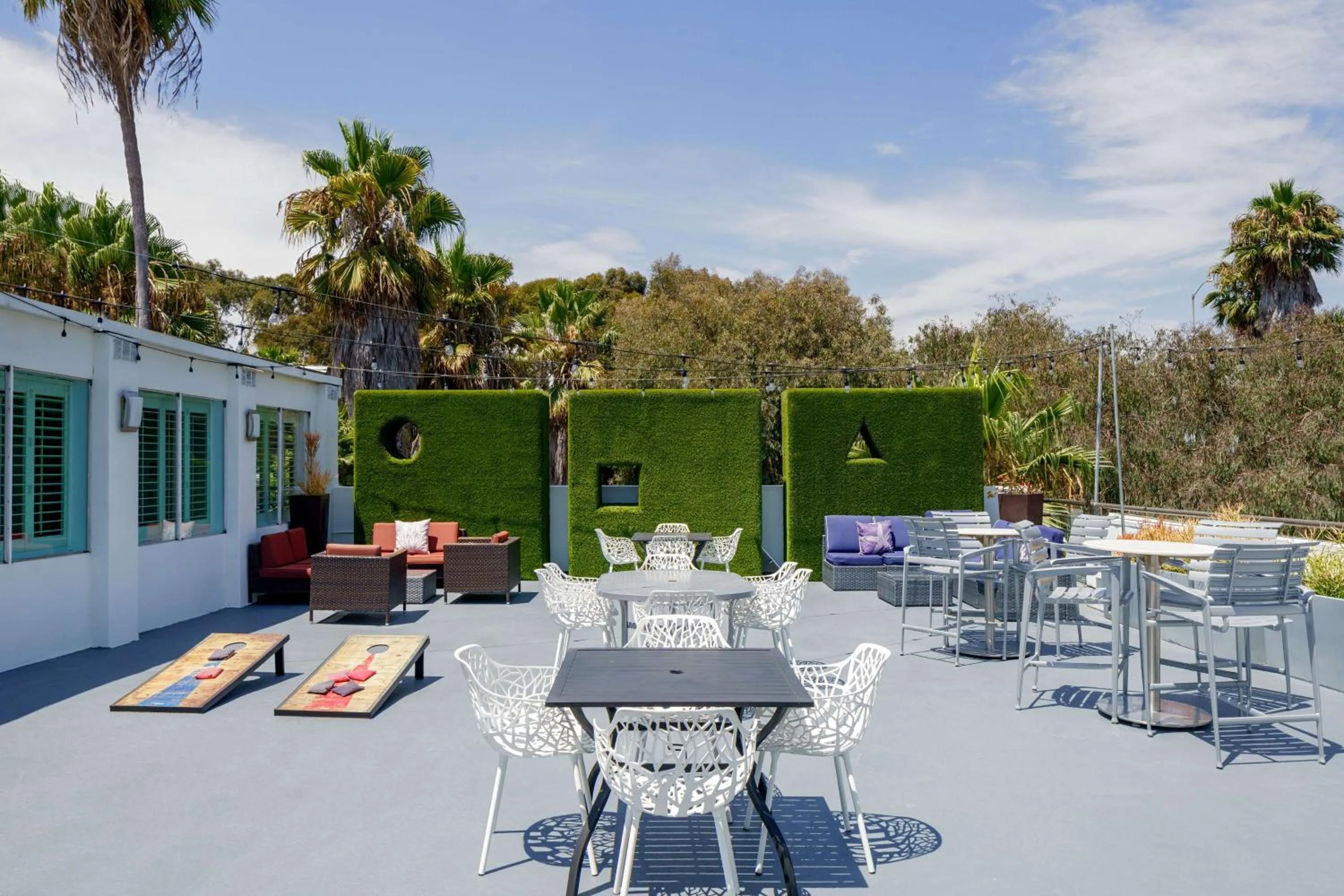 Inner courtyard view in Hilton Garden Inn Dana Point Doheny Beach