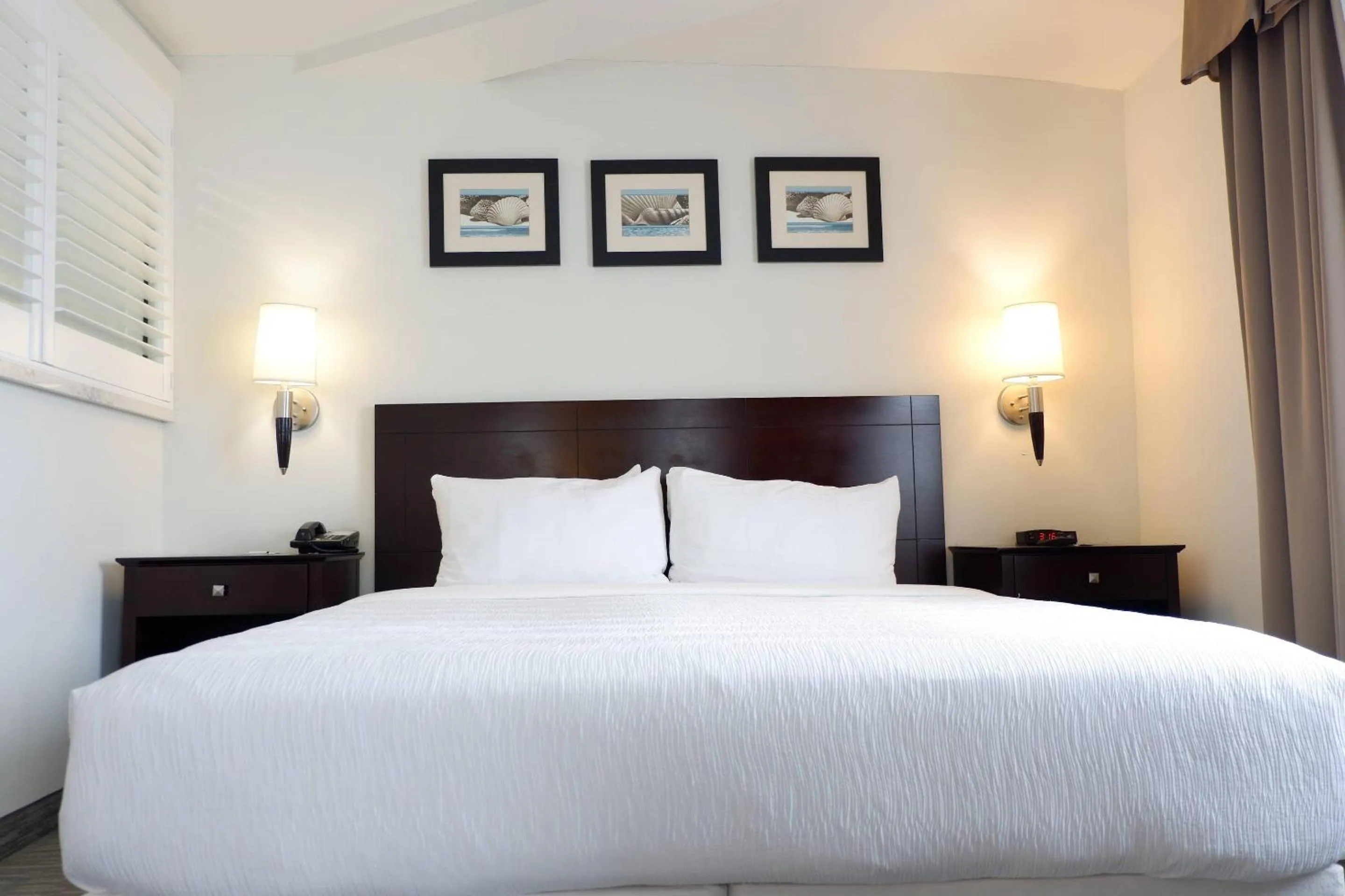 Bedroom, Bed in The Volare, an Ascend Collection Hotel