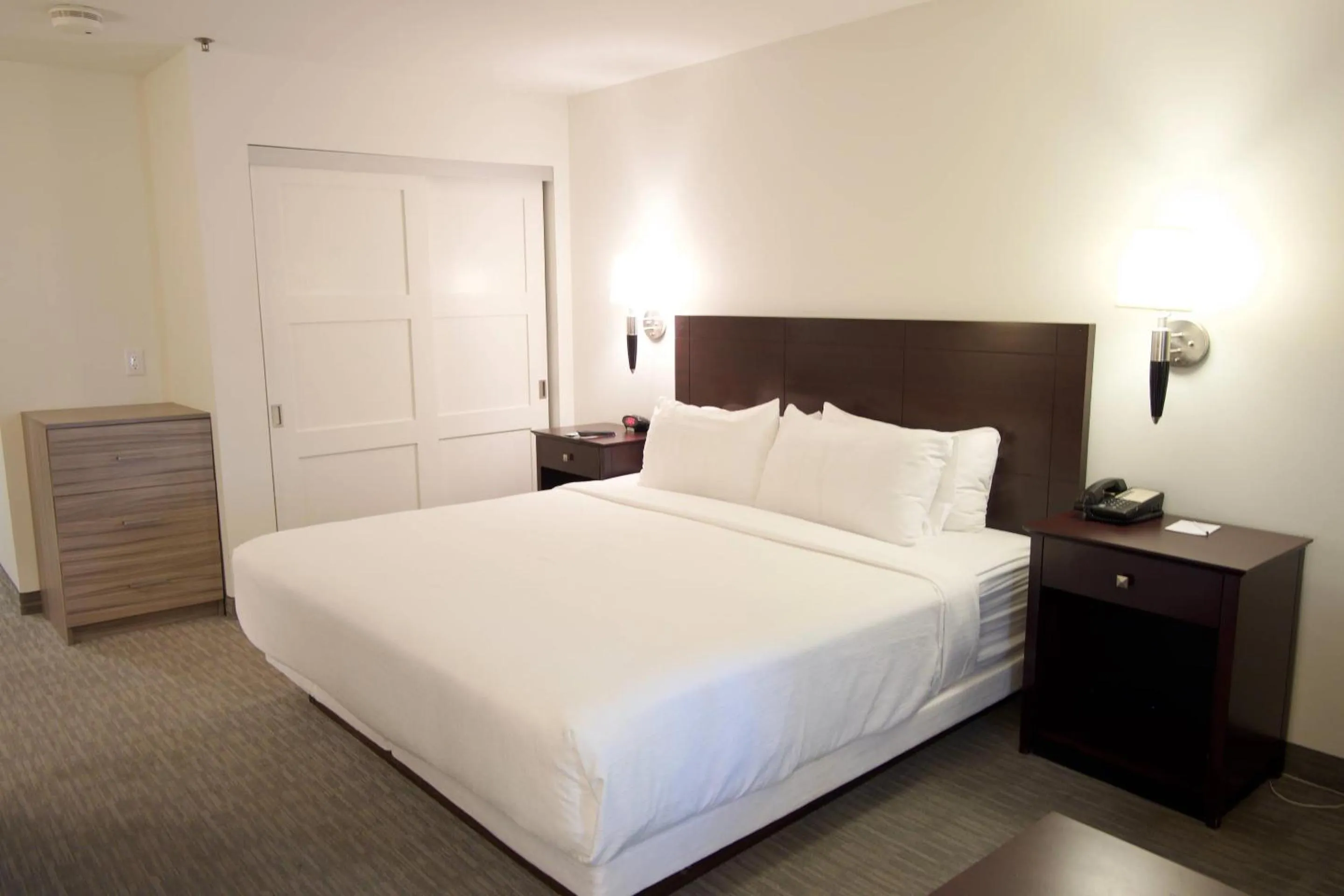 Bedroom, Bed in The Volare, an Ascend Collection Hotel