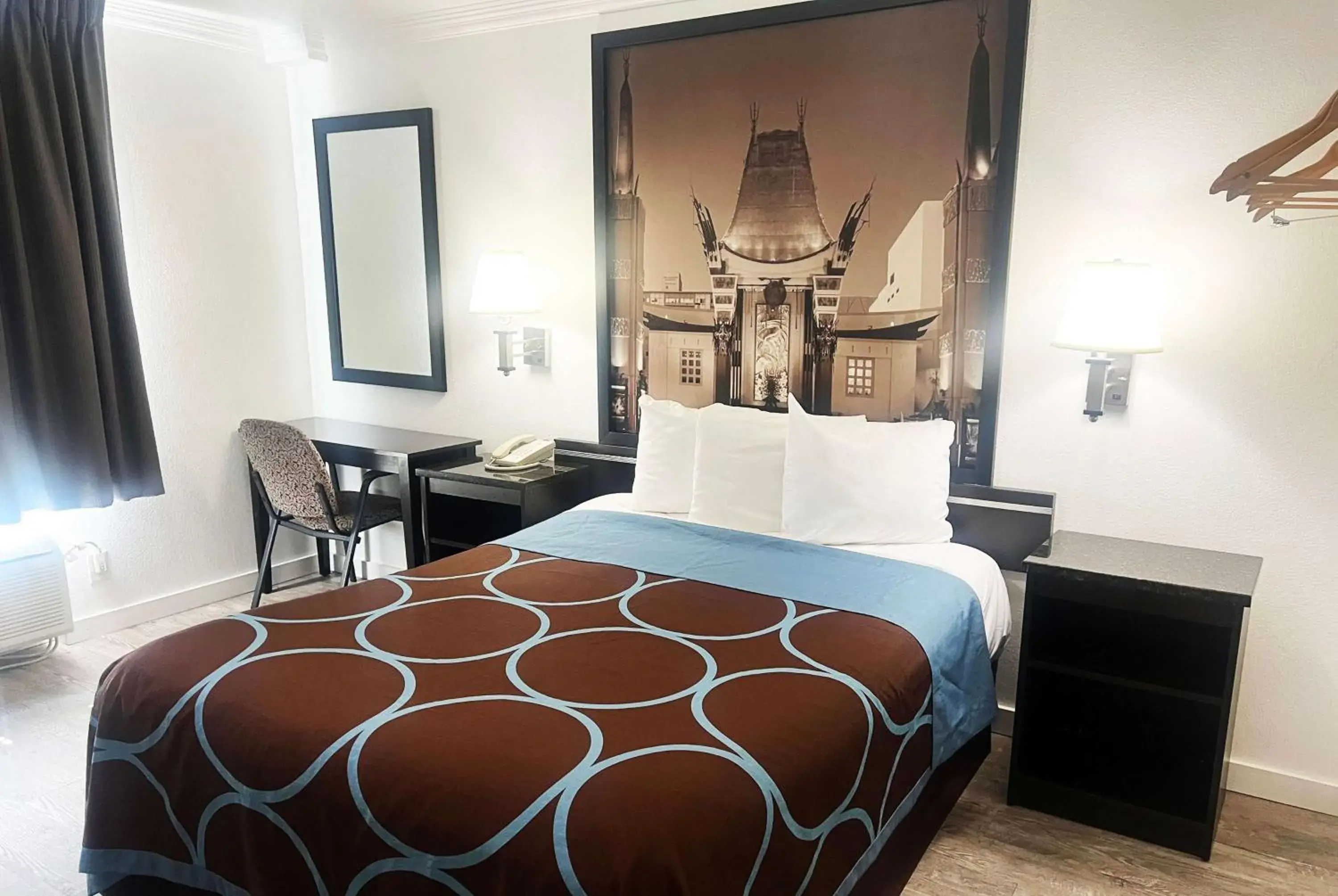 King Room - Non-Smoking in Super 8 by Wyndham Hollywood/LA Area King Room - Non-Smoking in Super 8 by Wyndham Hollywood/LA Area