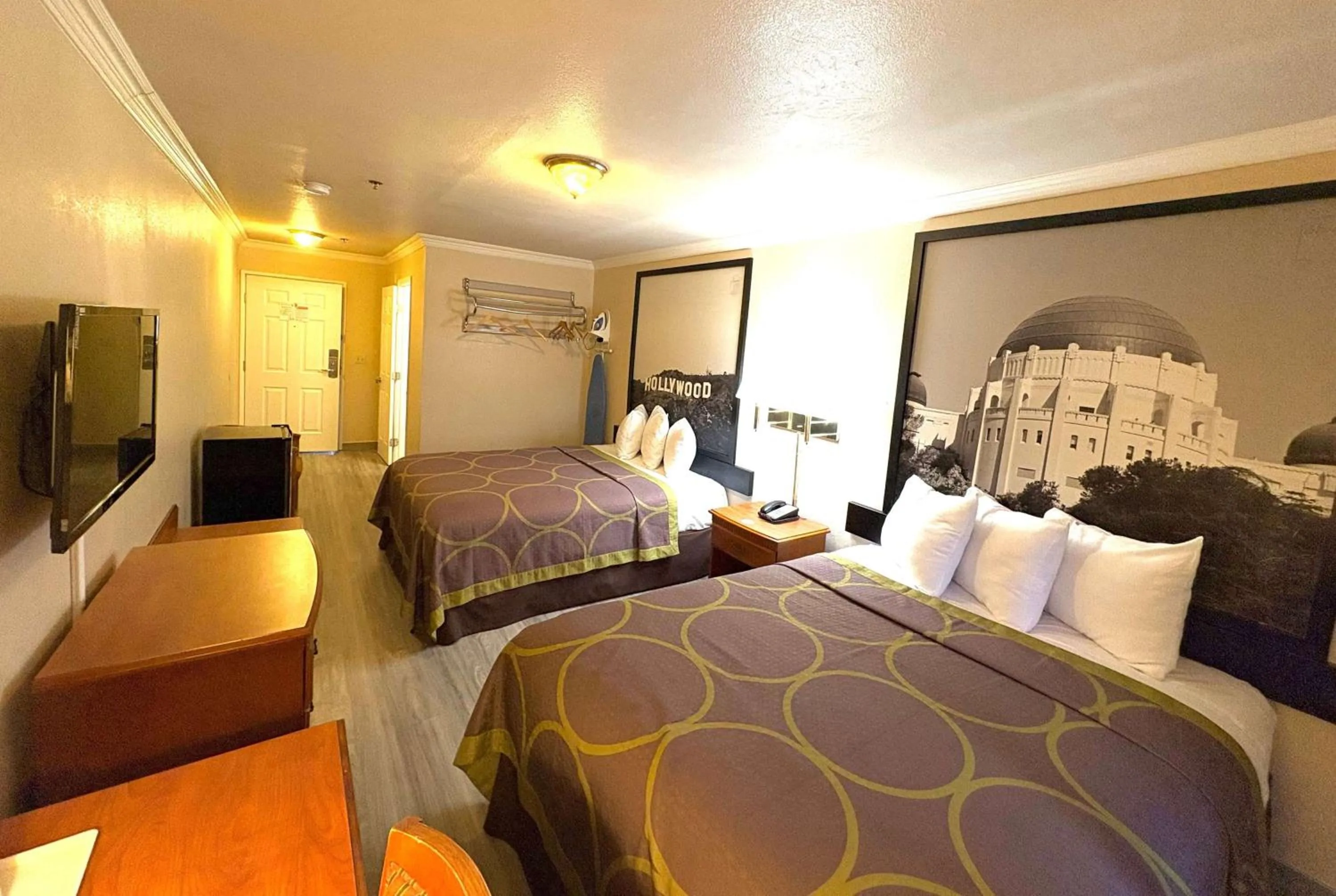 Photo of the whole room, Bed in Super 8 by Wyndham Hollywood/LA Area