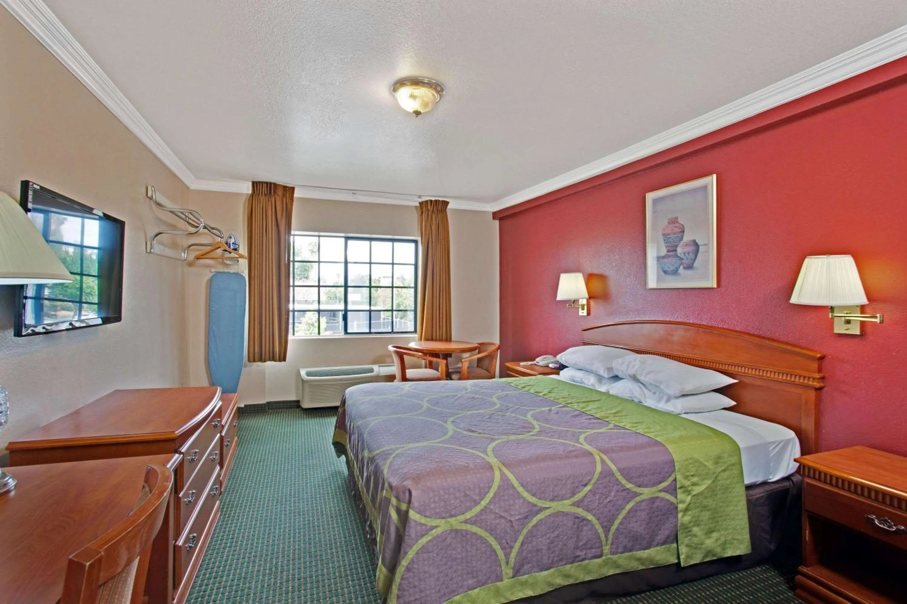Photo of the whole room, Bed in Super 8 by Wyndham Hollywood/LA Area