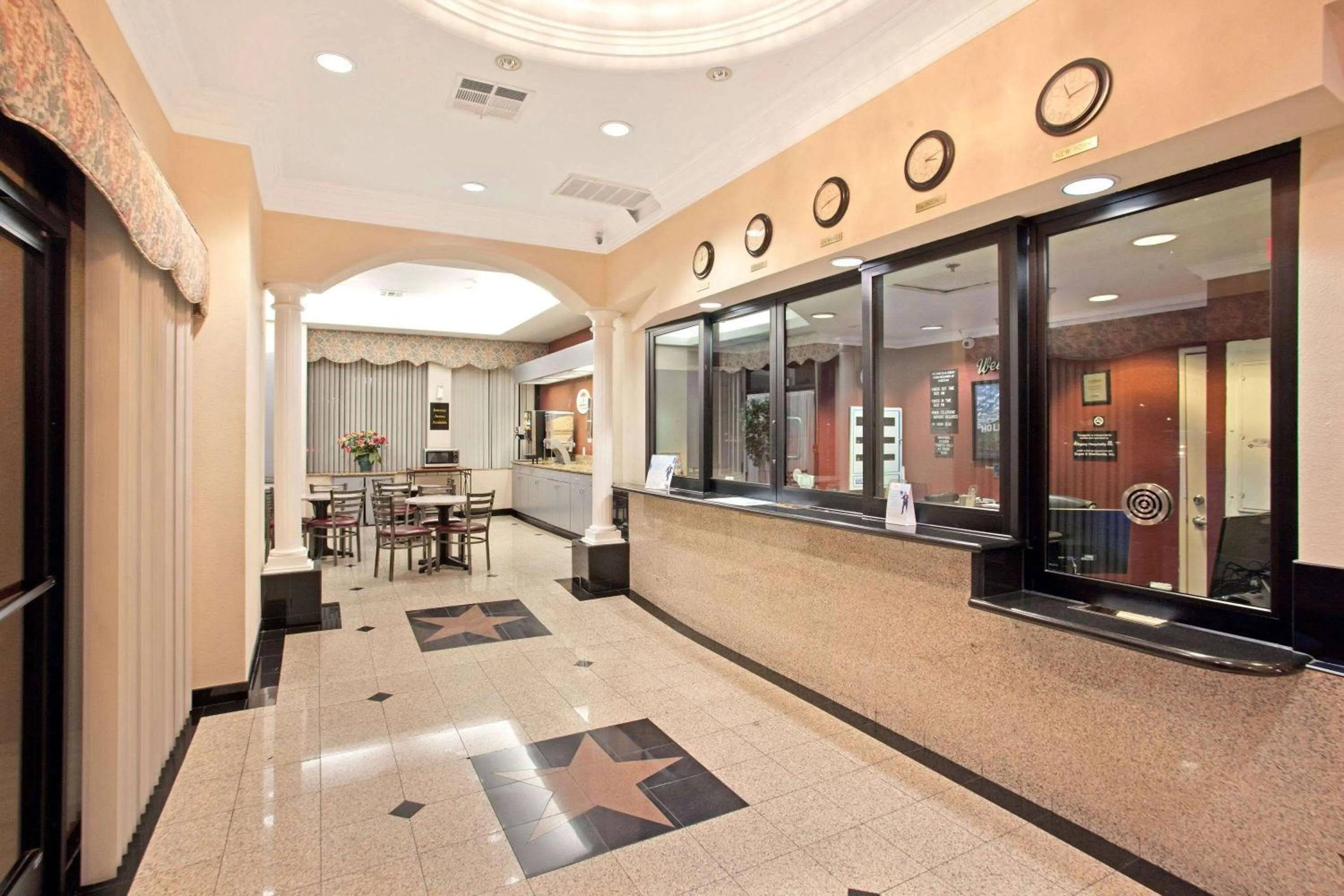 Lobby or reception in Super 8 by Wyndham Hollywood/LA Area