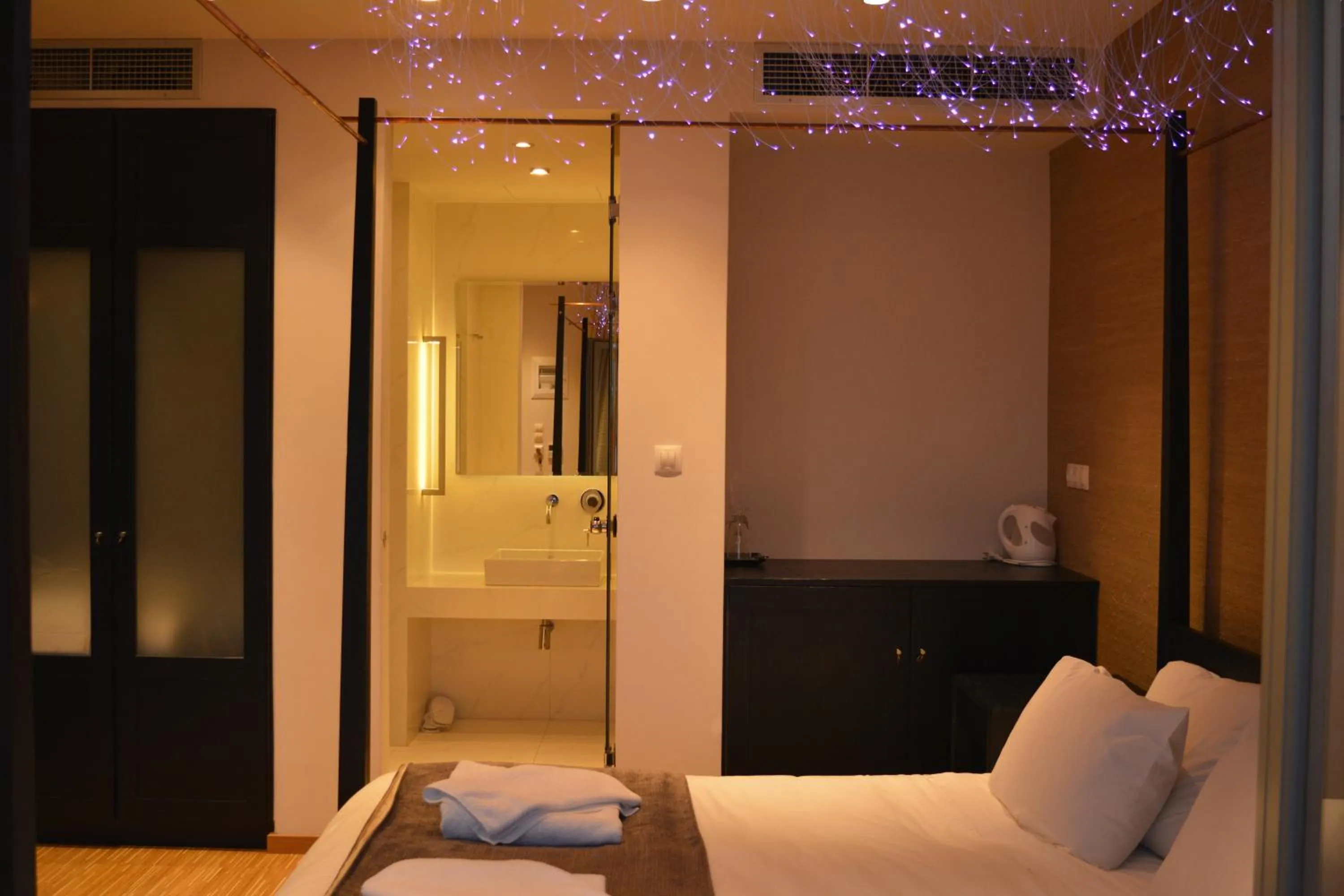 Decorative detail, Bed in Hotel Senia - Onar Hotels Collection