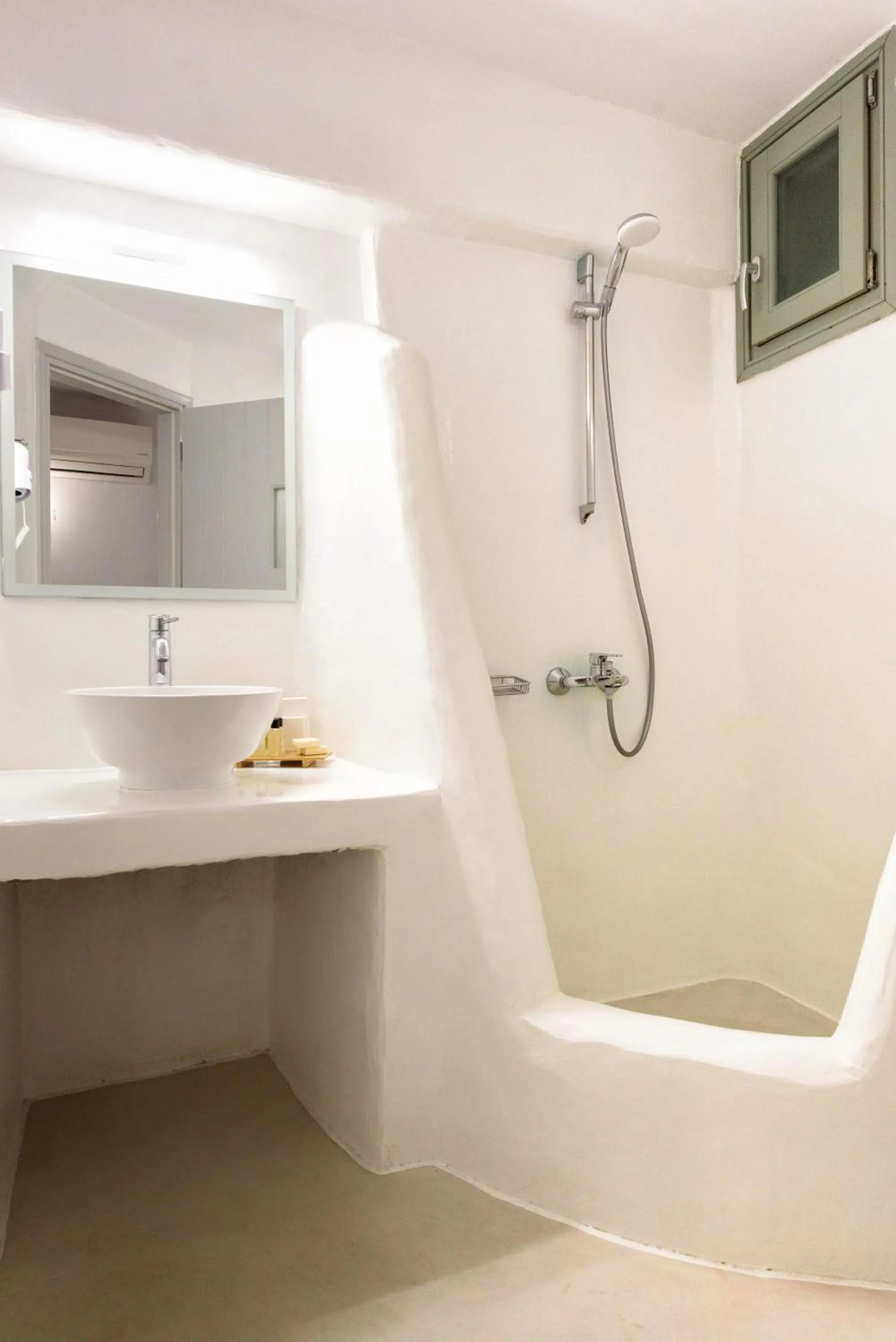 Shower in Hotel Senia - Onar Hotels Collection