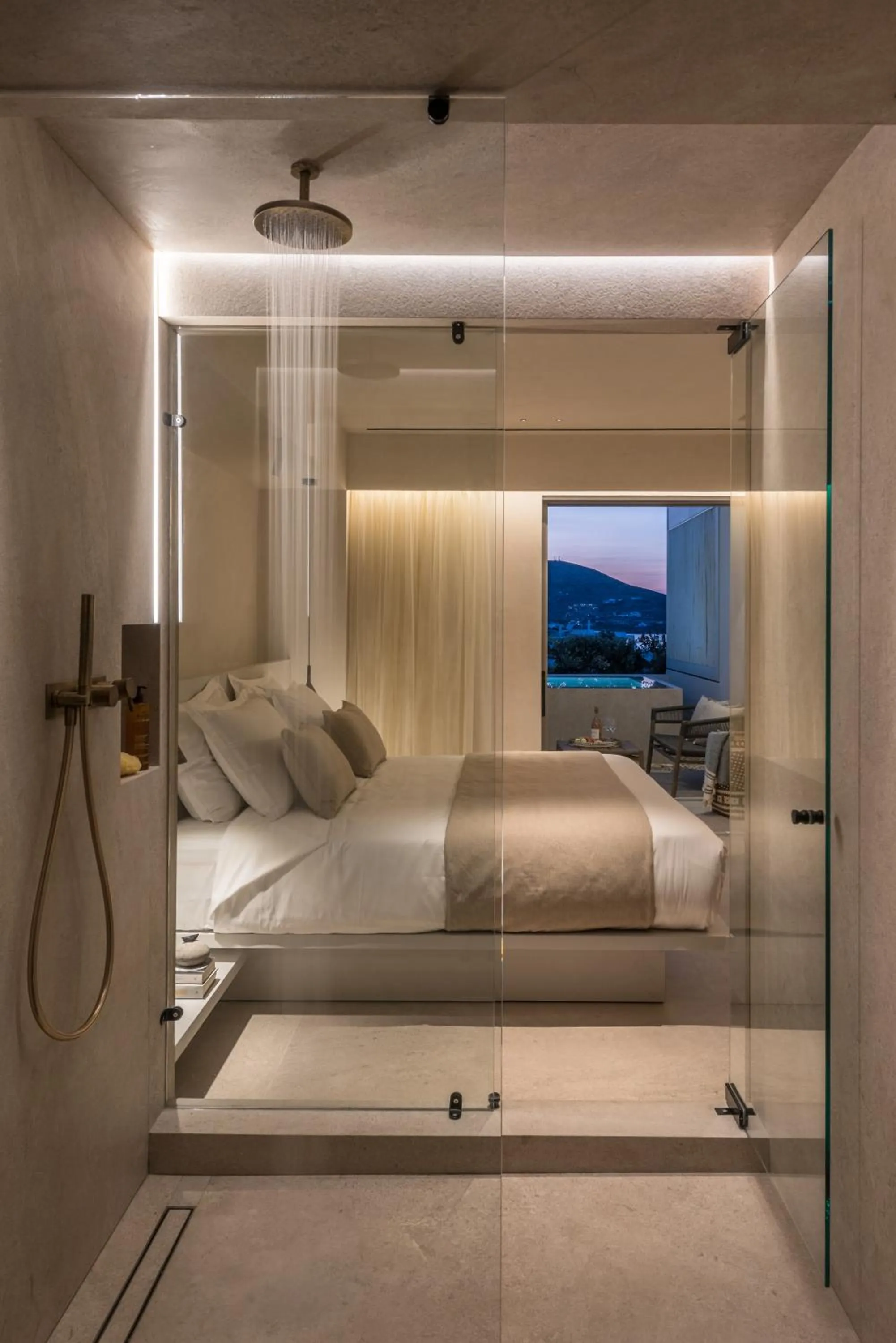 Shower, Bed in Hotel Senia - Onar Hotels Collection