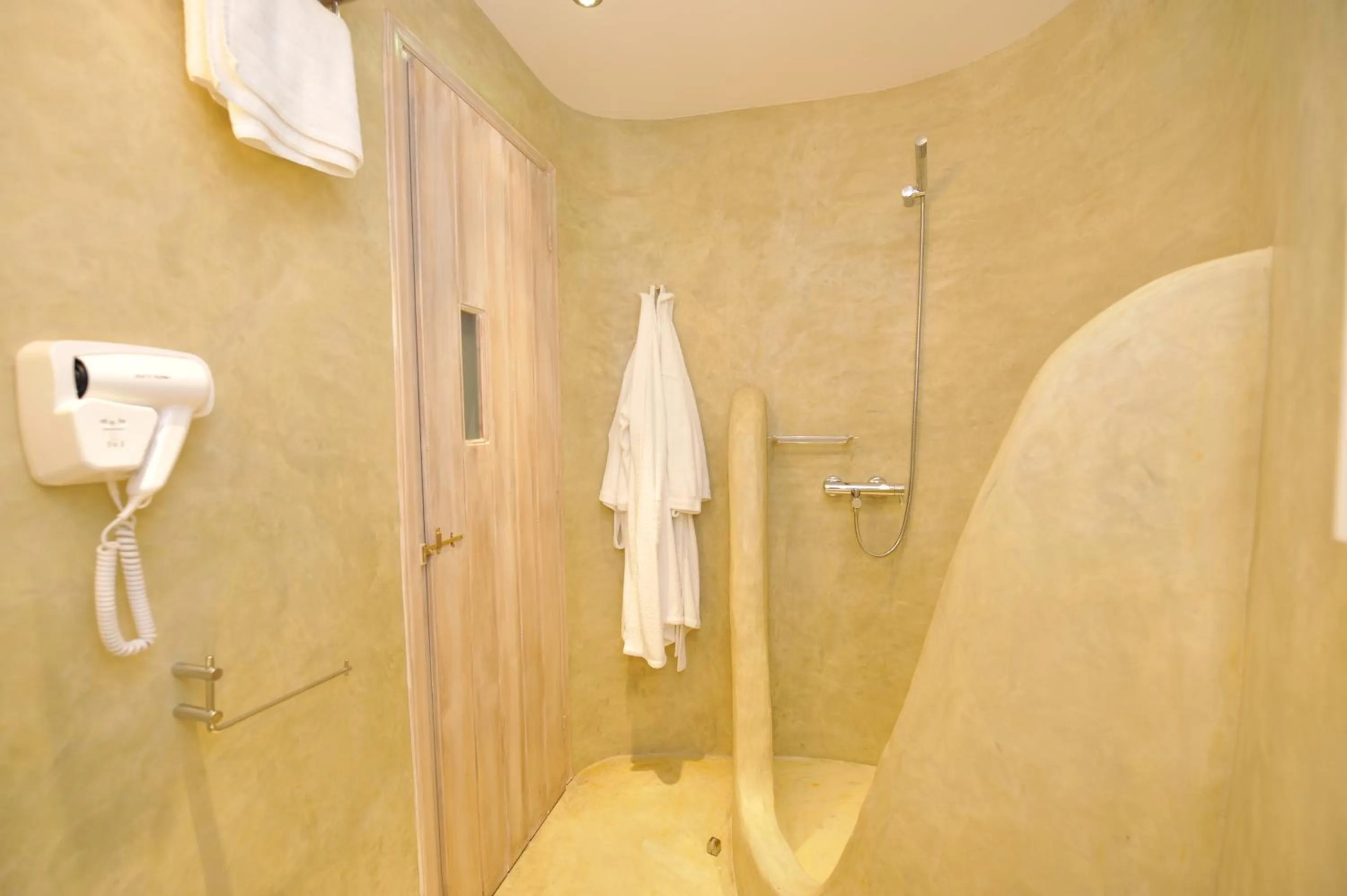 Shower in Hotel Senia - Onar Hotels Collection