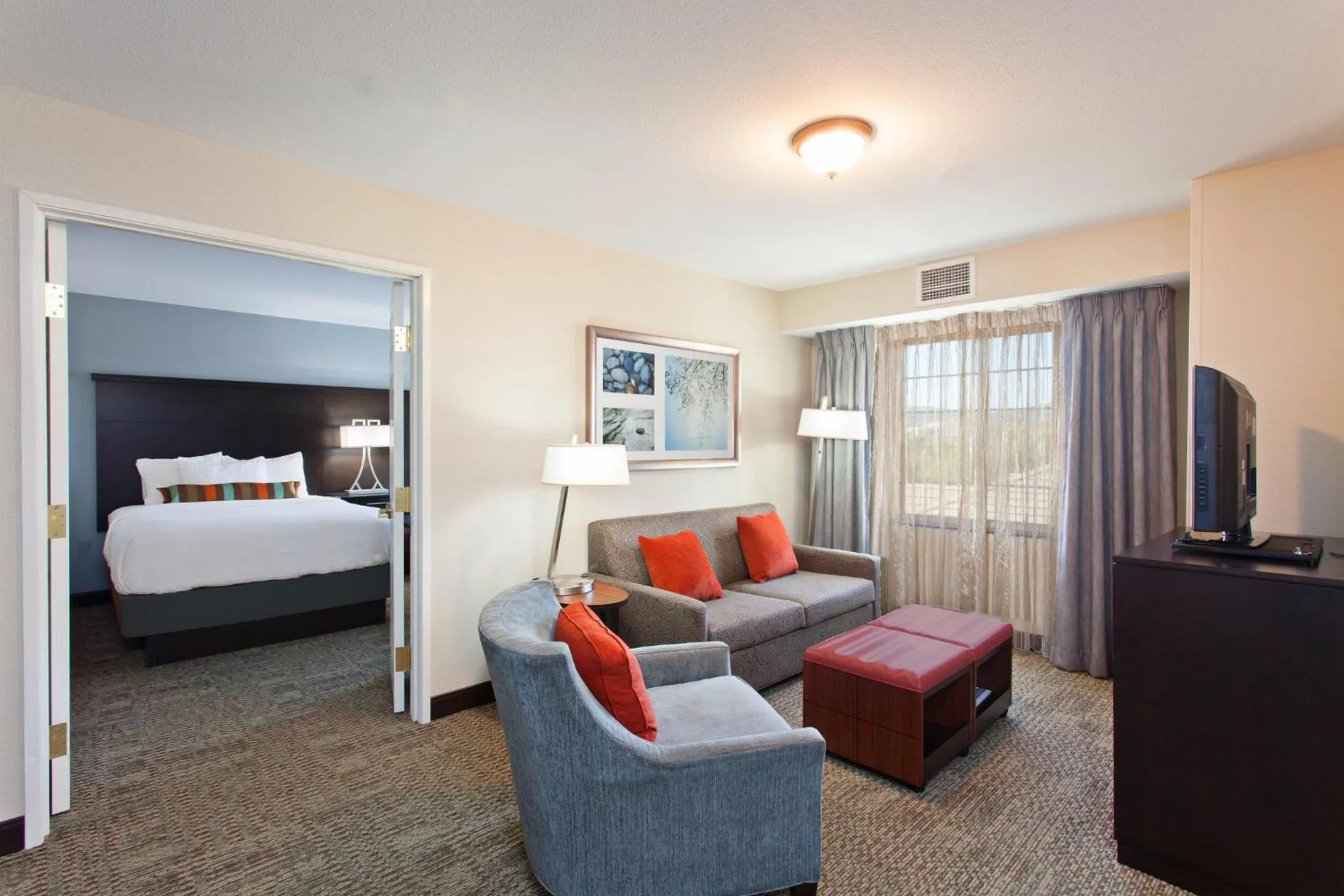 Photo of the whole room, Bed in Staybridge Suites Fairfield Napa Valley Area by IHG