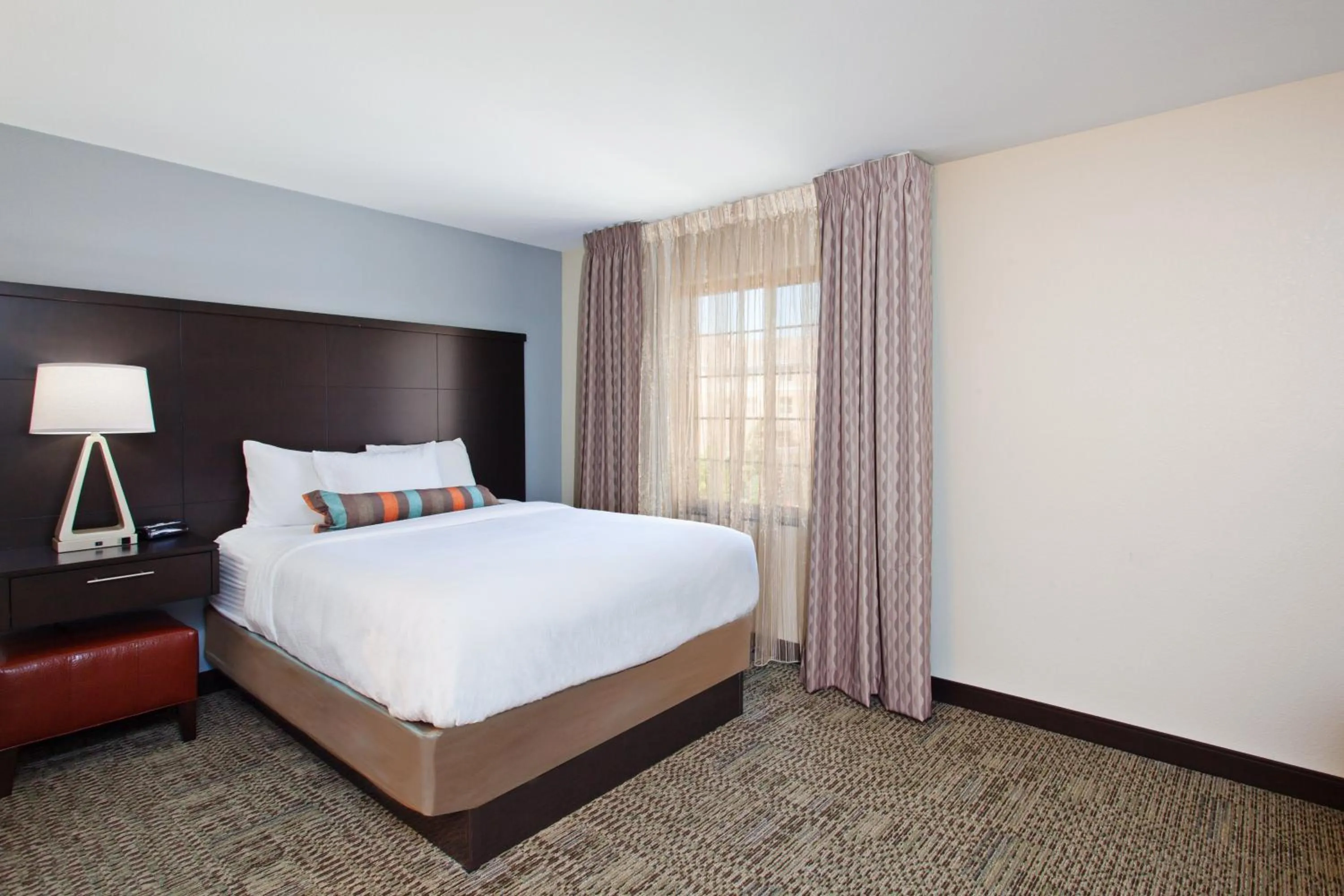Photo of the whole room, Bed in Staybridge Suites Fairfield Napa Valley Area by IHG