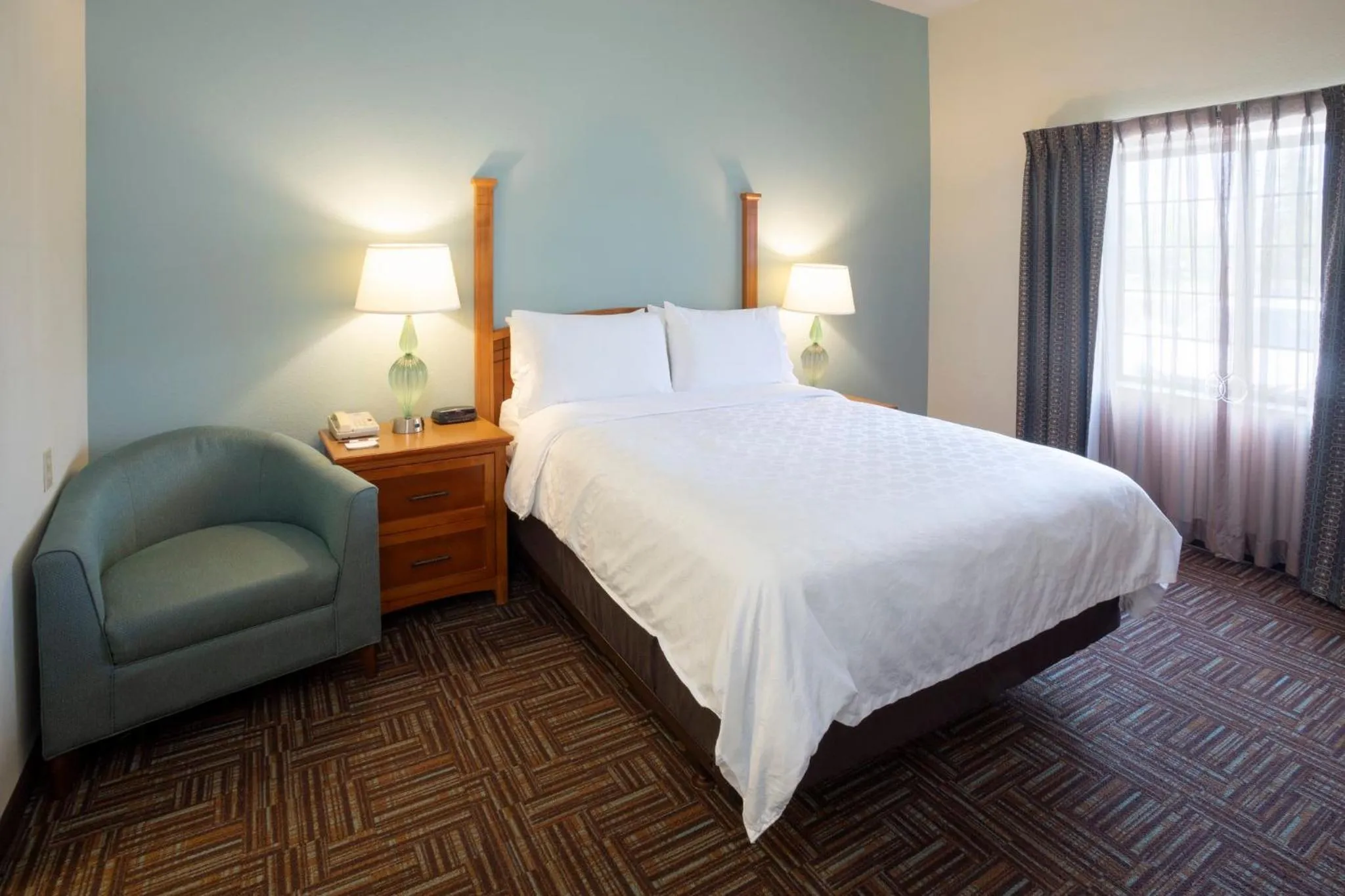 Photo of the whole room, Bed in Staybridge Suites Minneapolis-Bloomington by IHG