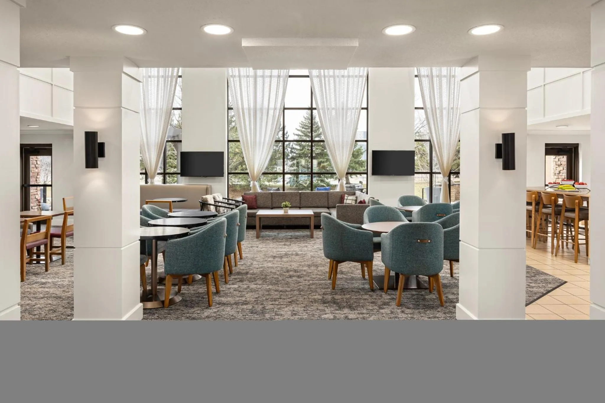 Property building in Staybridge Suites Minneapolis-Bloomington by IHG