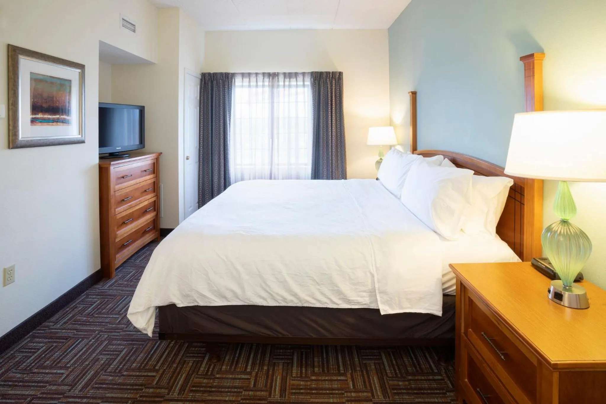 Photo of the whole room, Bed in Staybridge Suites Minneapolis-Bloomington by IHG