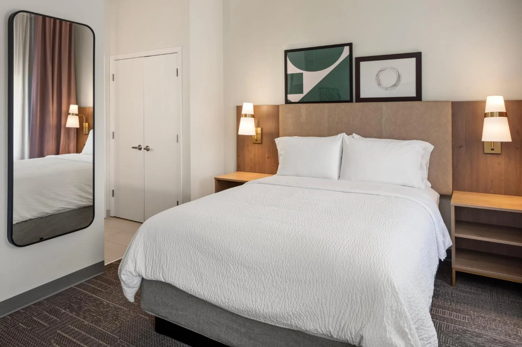 Photo of the whole room, Bed in Staybridge Suites Minneapolis-Bloomington by IHG