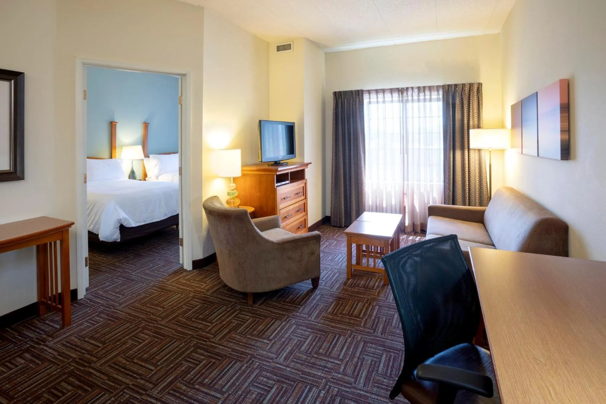 Photo of the whole room, Bed in Staybridge Suites Minneapolis-Bloomington by IHG
