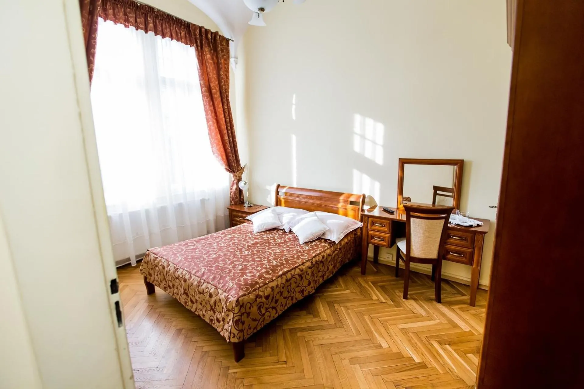 Single Room with Park View - single occupancy in Pałac w Kobylnikach