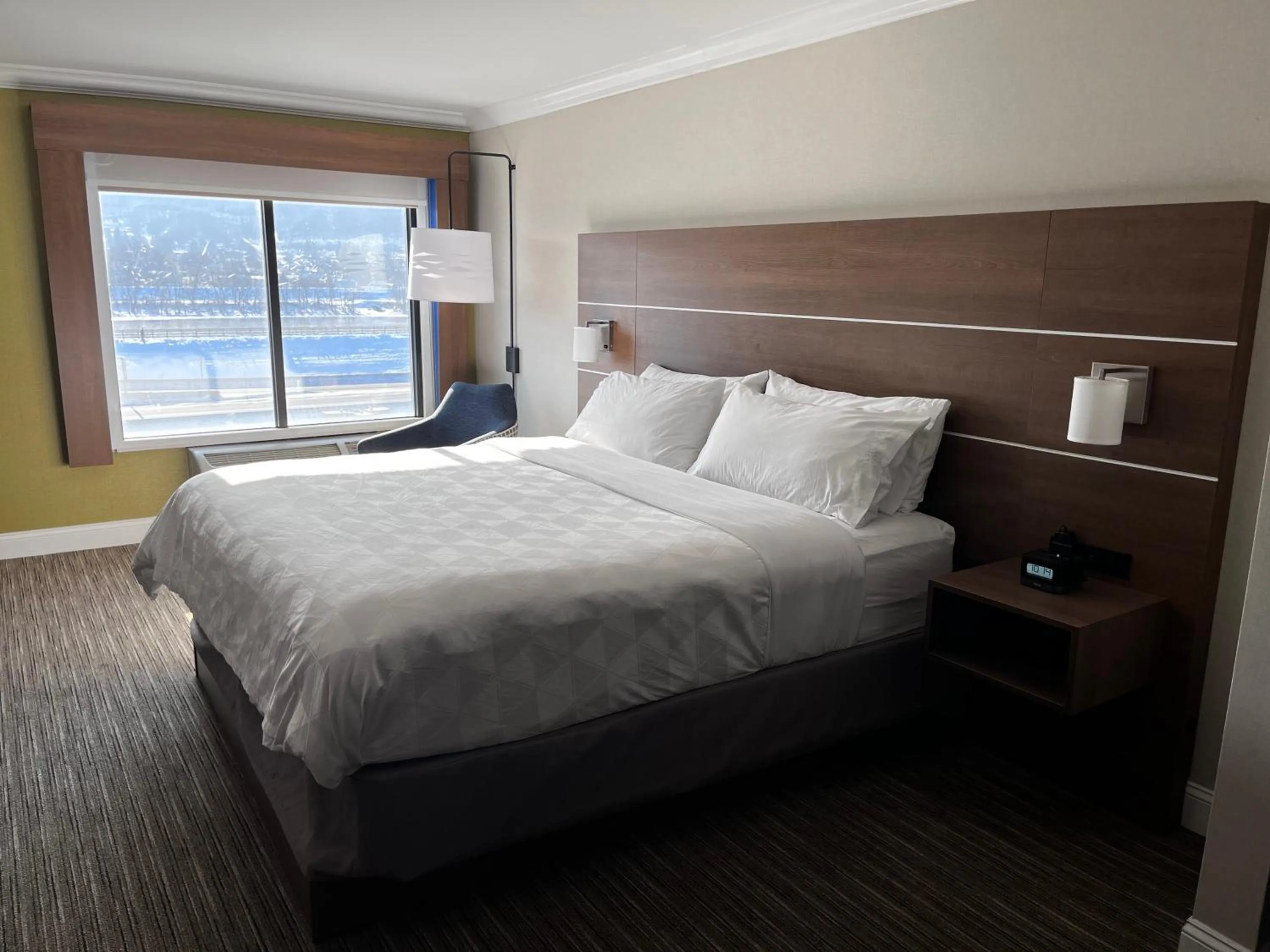 Bed in Holiday Inn Express & Suites Williamsport by IHG