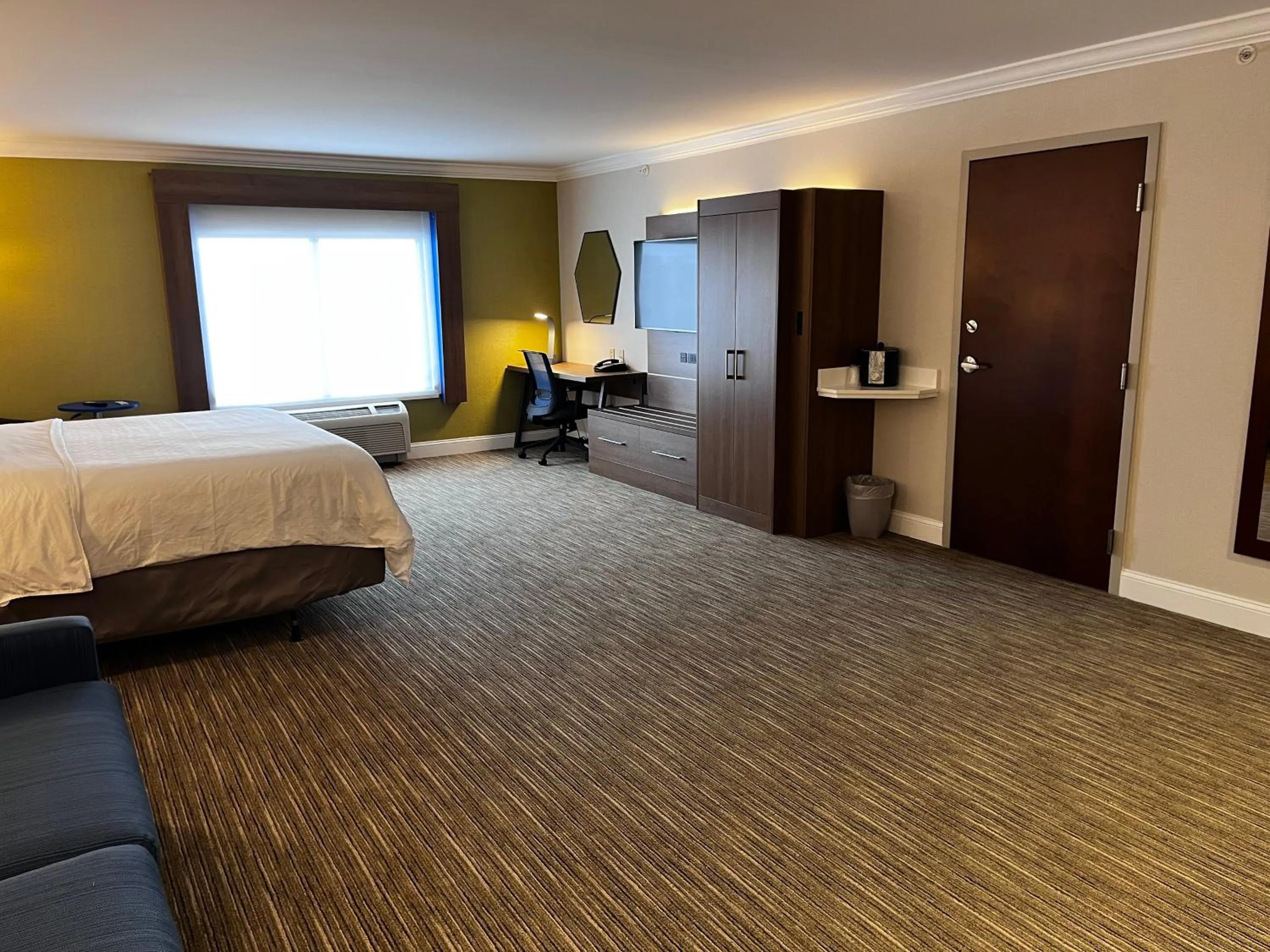 Bed in Holiday Inn Express & Suites Williamsport by IHG