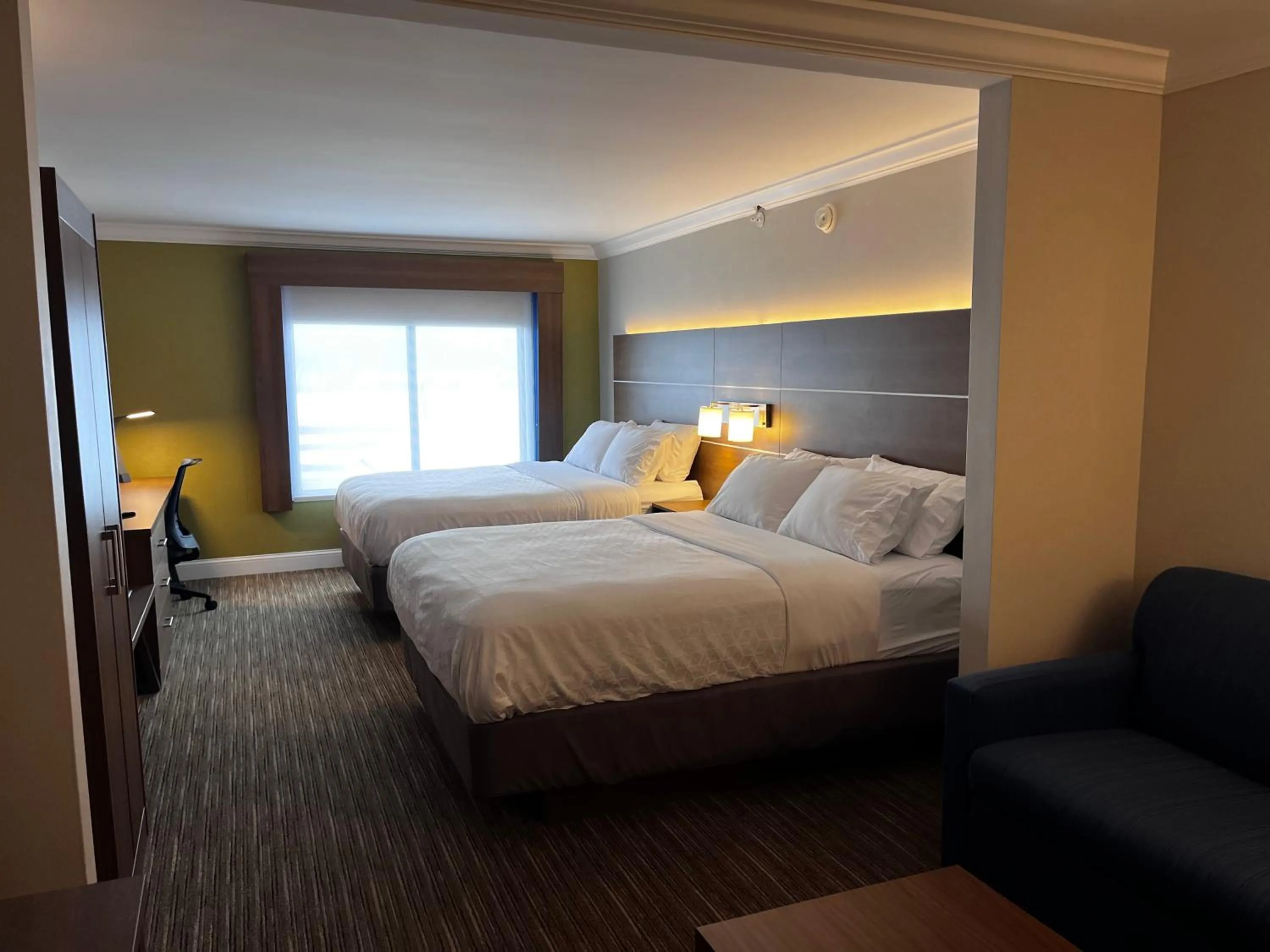 Bed in Holiday Inn Express & Suites Williamsport by IHG