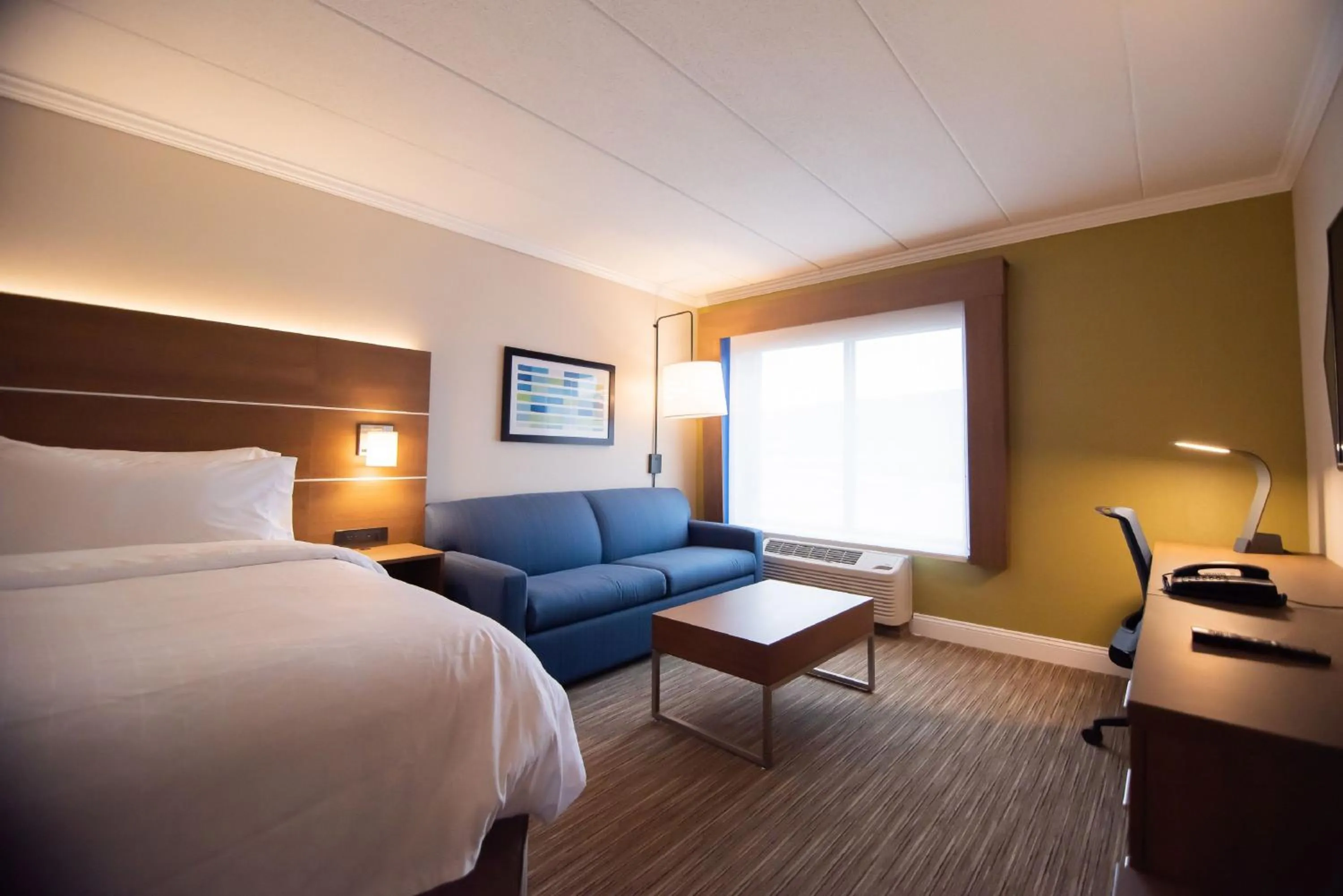 Photo of the whole room, Bed in Holiday Inn Express & Suites Williamsport by IHG