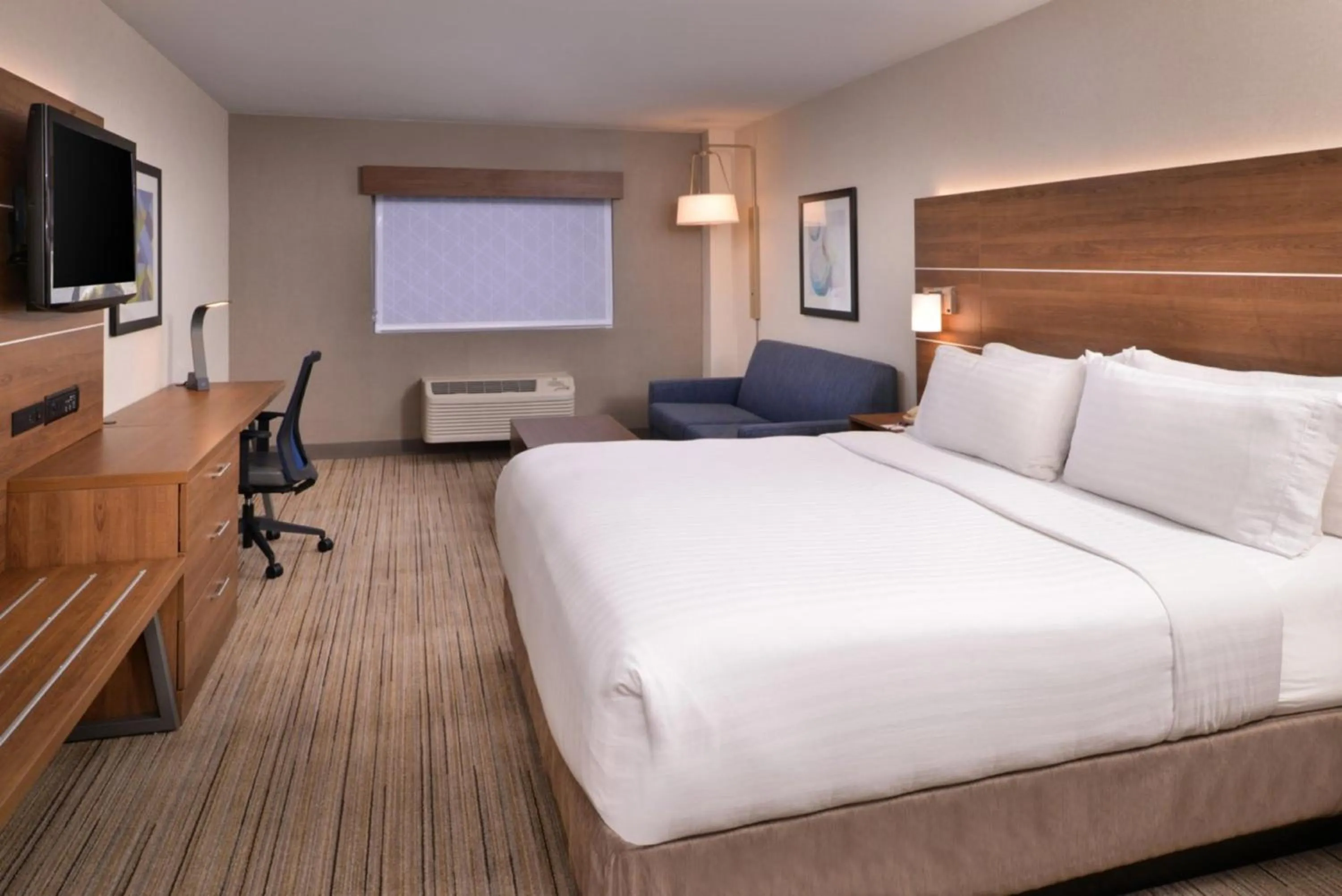 Photo of the whole room, Bed in Holiday Inn Express Walnut Creek by IHG