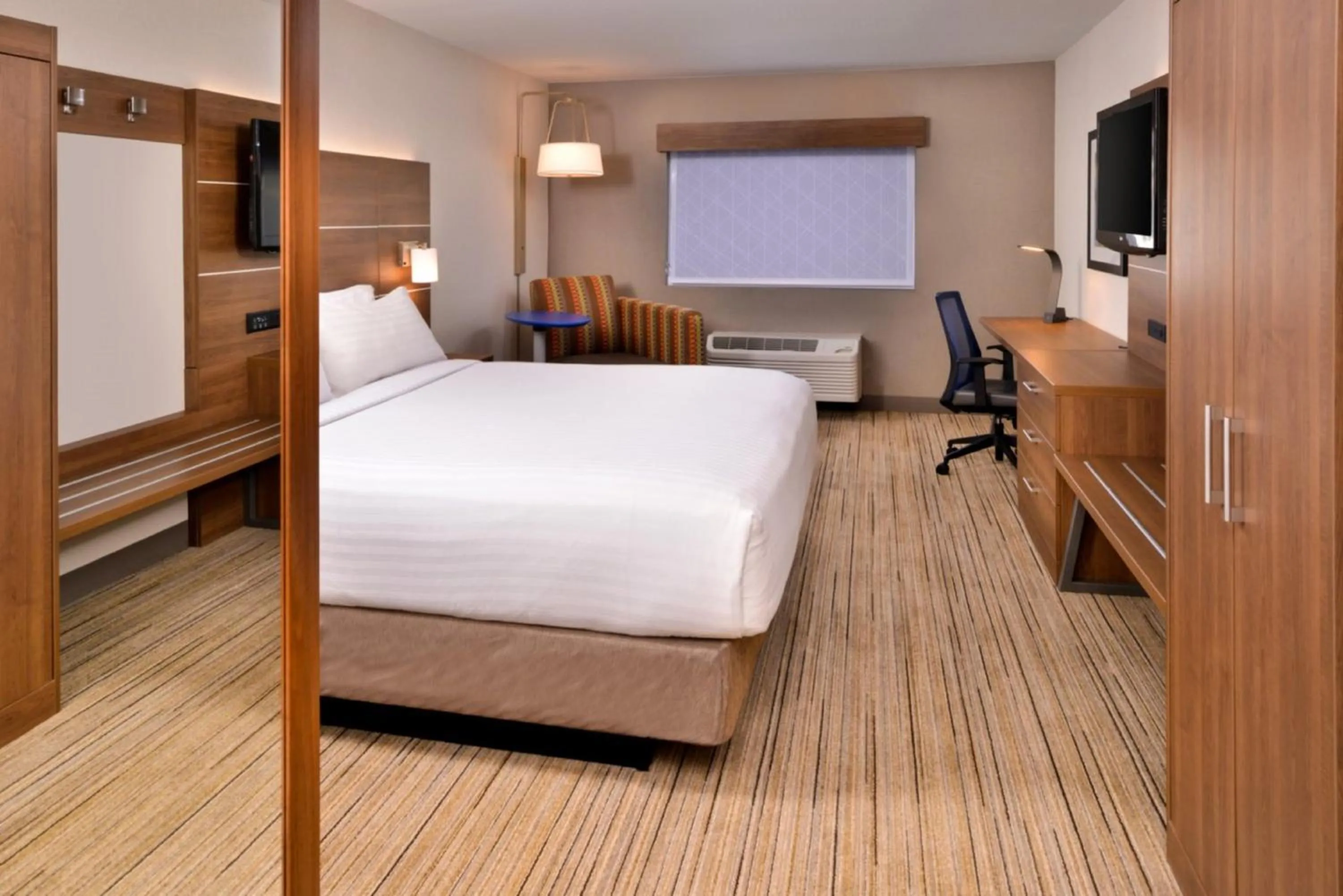Photo of the whole room, Bed in Holiday Inn Express Walnut Creek by IHG
