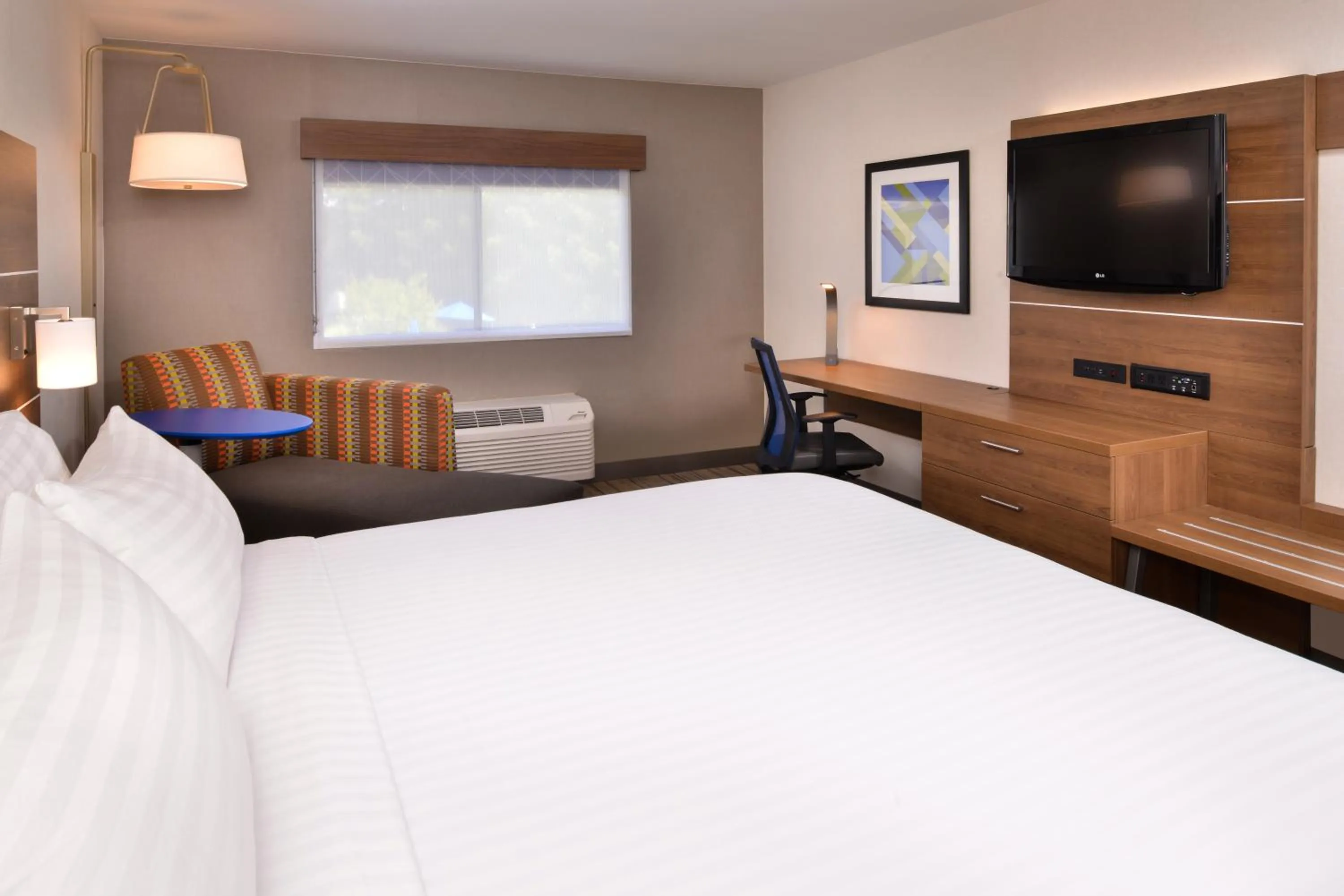 Bedroom, Bed in Holiday Inn Express Walnut Creek by IHG