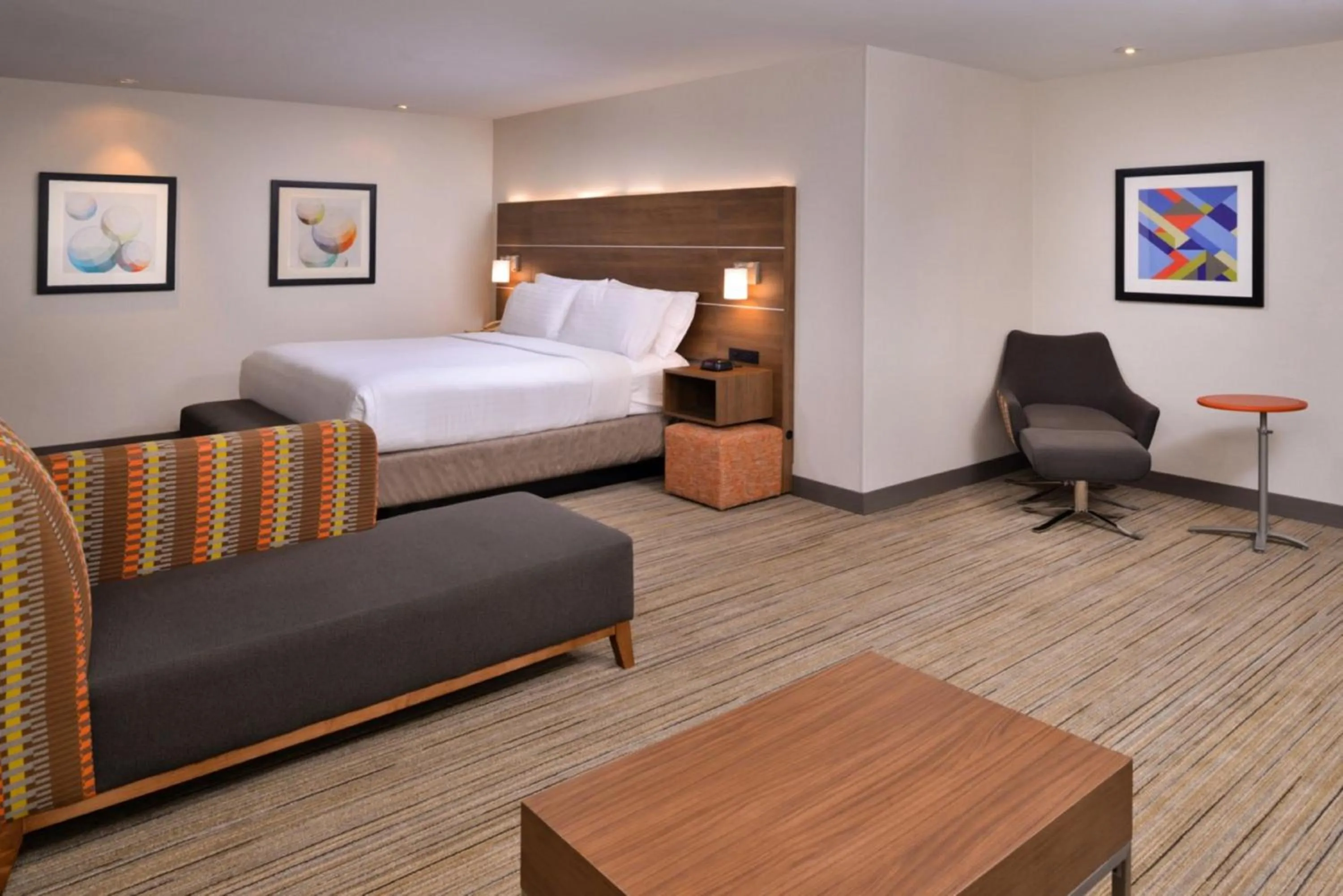 Photo of the whole room, Bed in Holiday Inn Express Walnut Creek by IHG