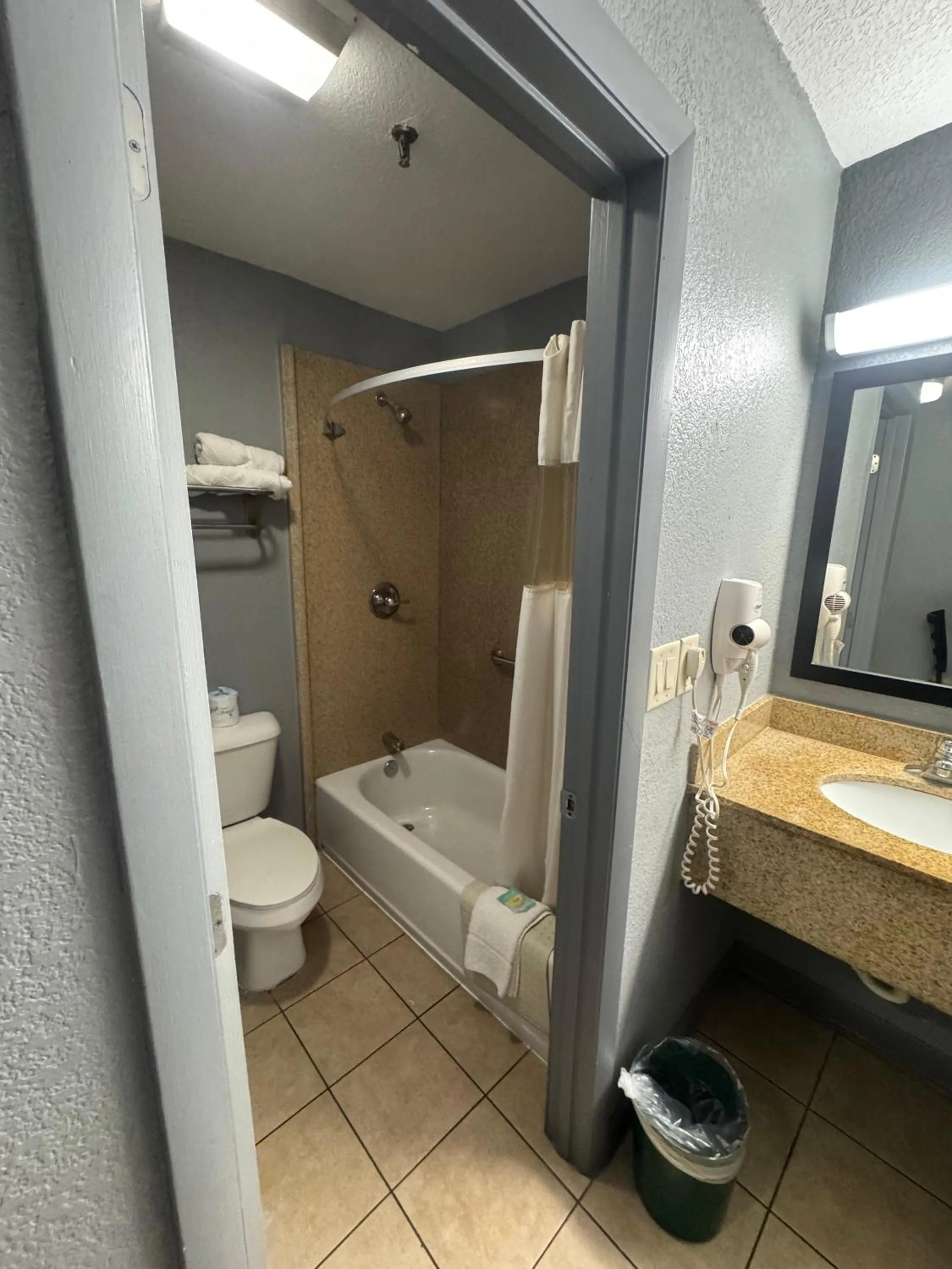 Toilet in Budget Inn Sanford International Airport