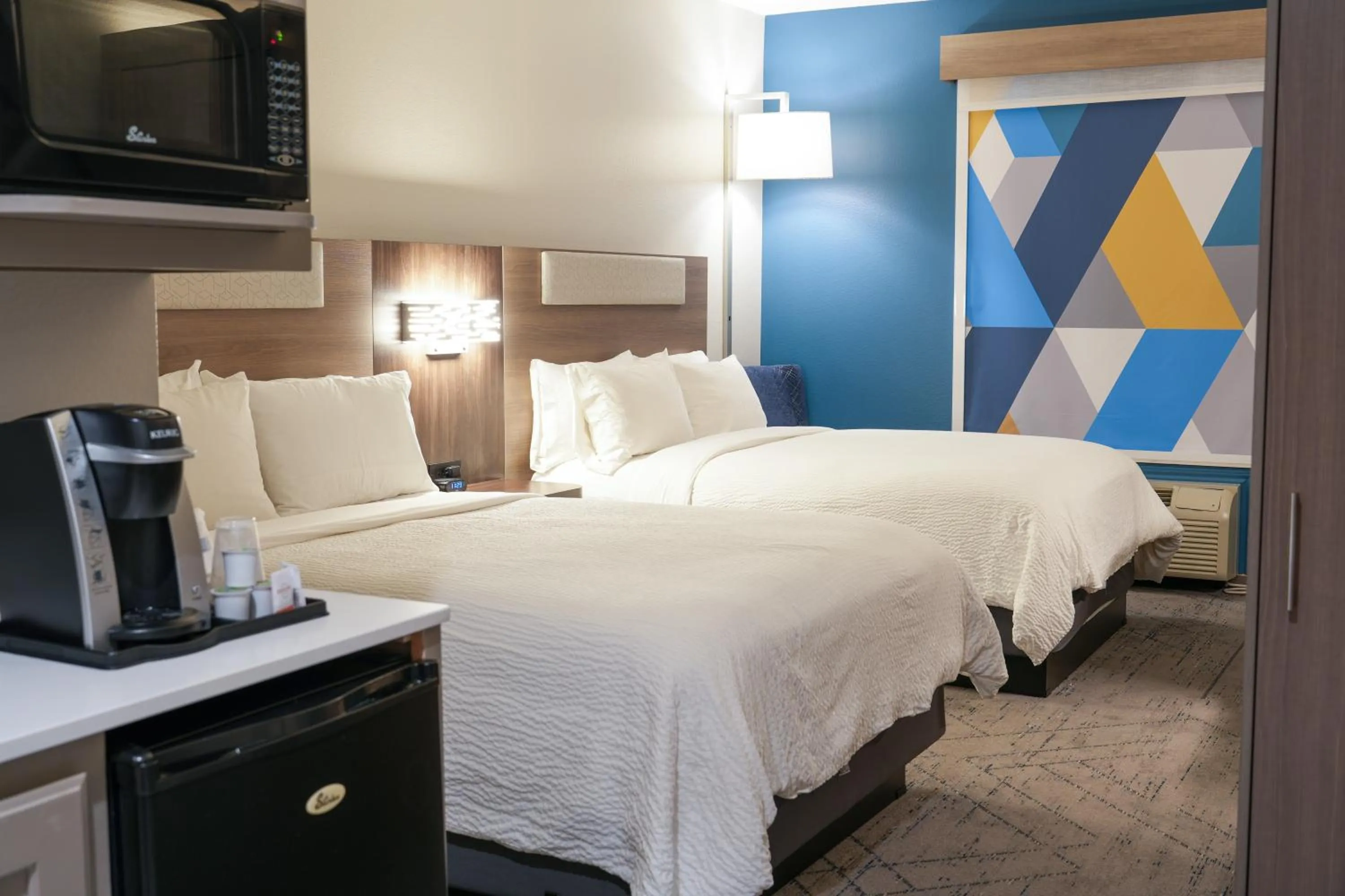 Bed in Holiday Inn Express Hotel & Suites Cedar Hill by IHG