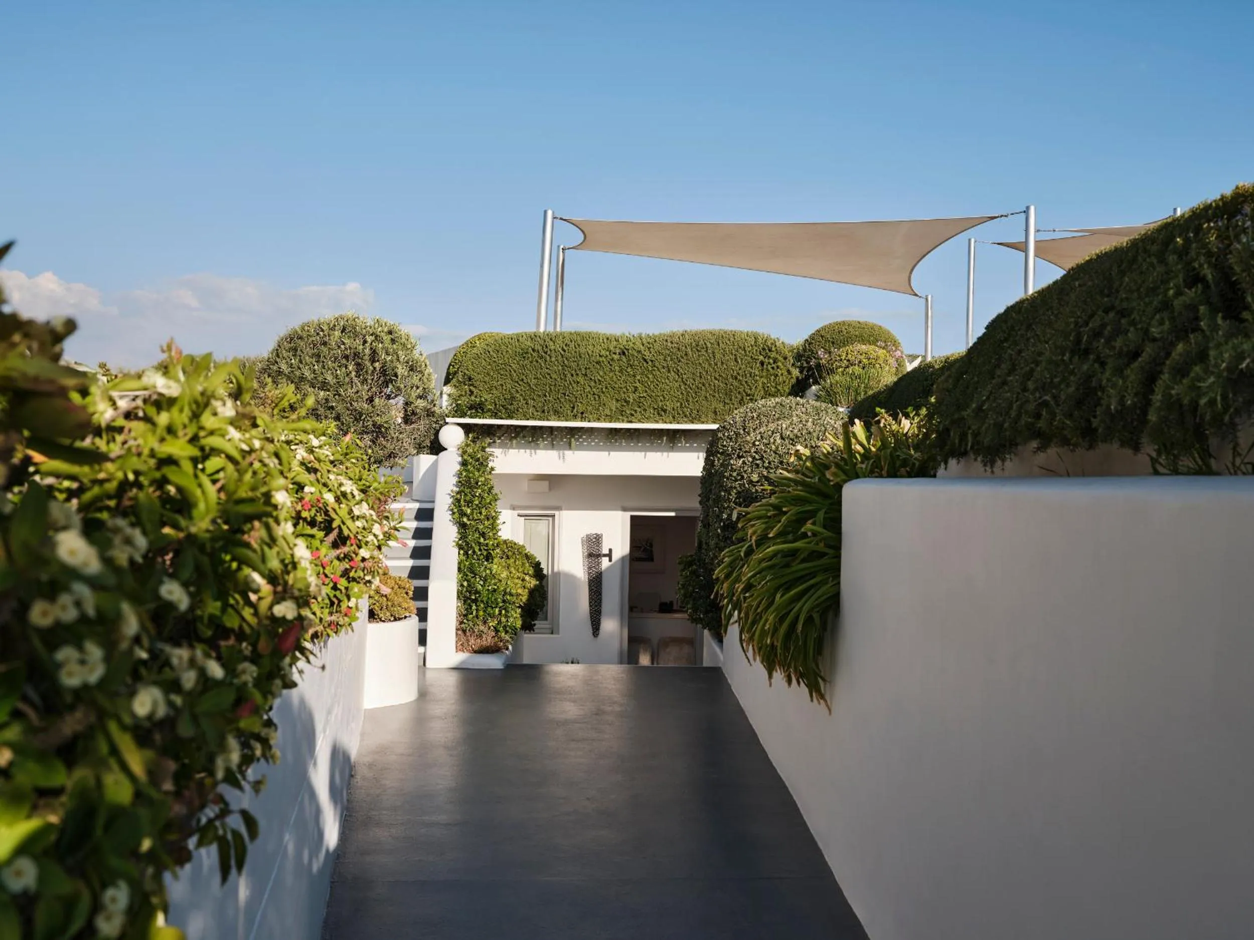 Facade/entrance in Canaves Sunday