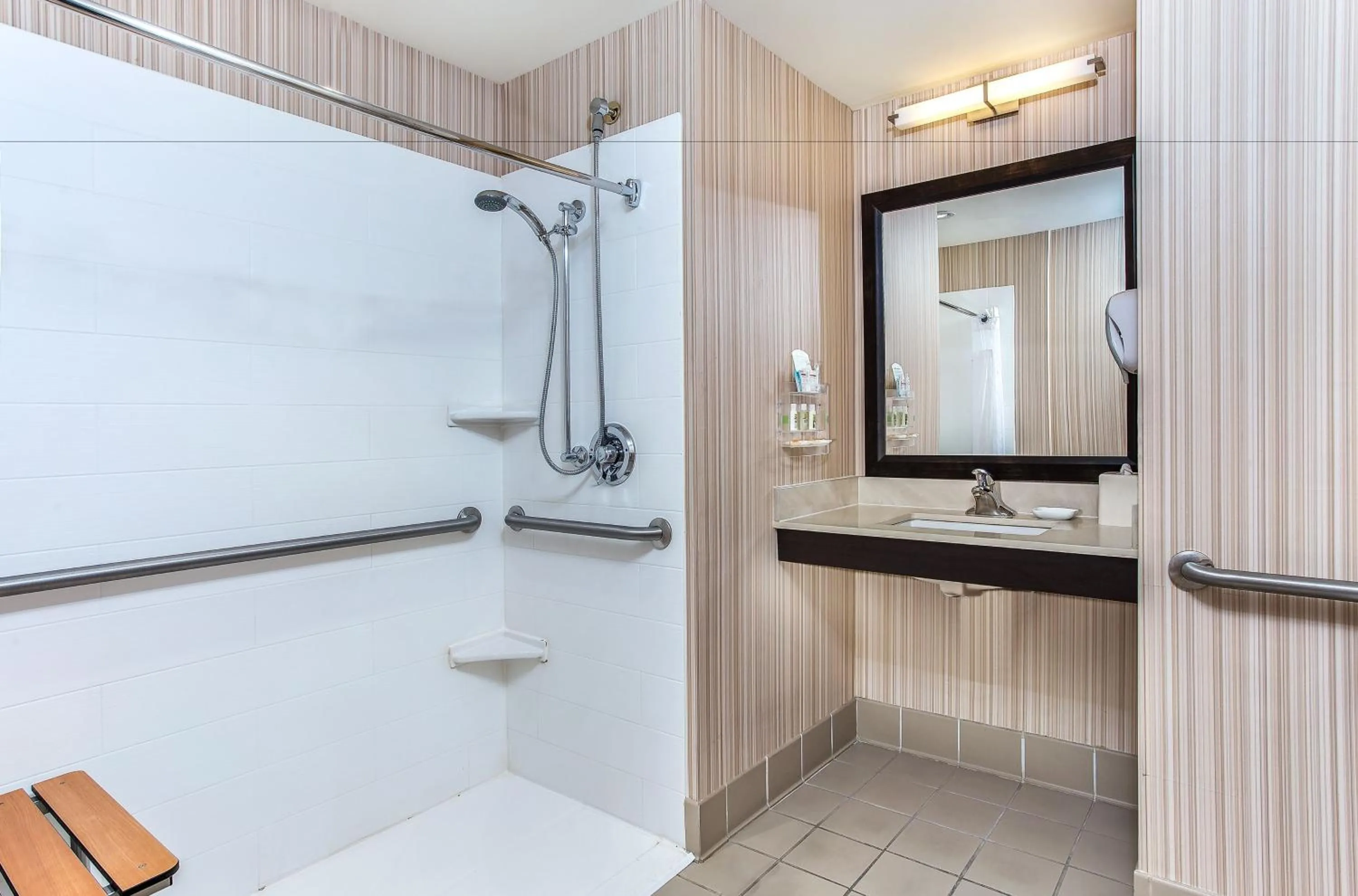 Shower in Holiday Inn Louisville Airport - Fair/Expo by IHG
