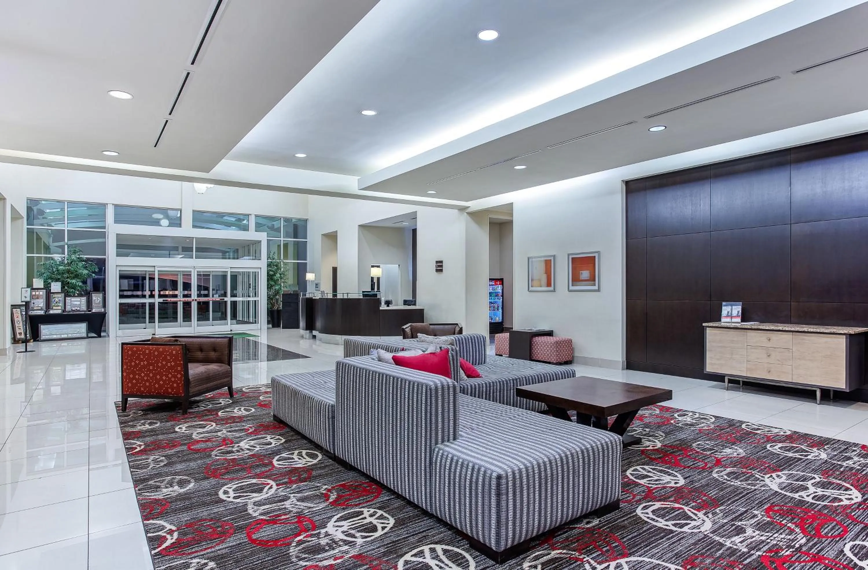 Lobby or reception in Holiday Inn Louisville Airport - Fair/Expo by IHG