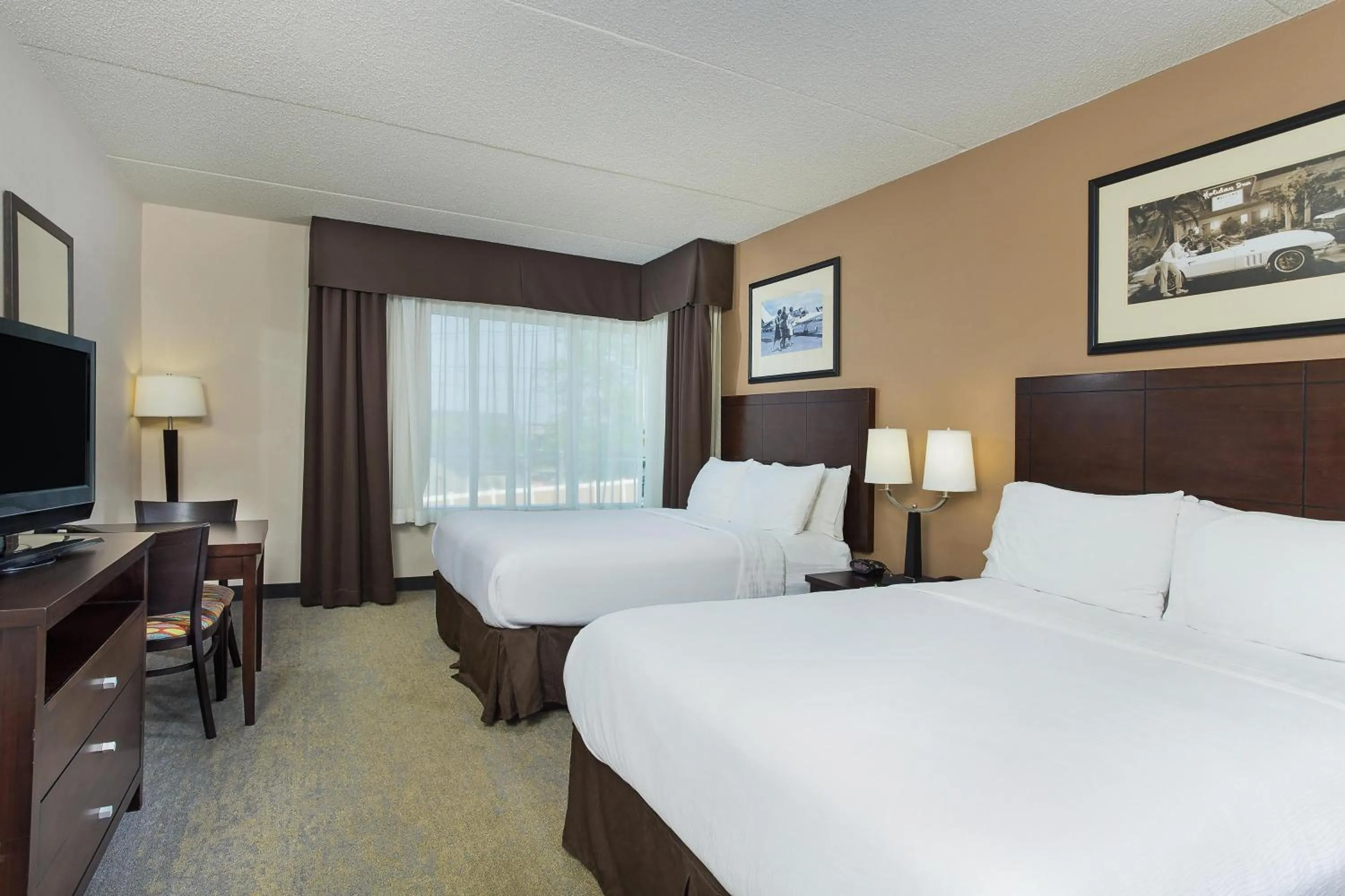 Bed in Holiday Inn Louisville Airport - Fair/Expo by IHG