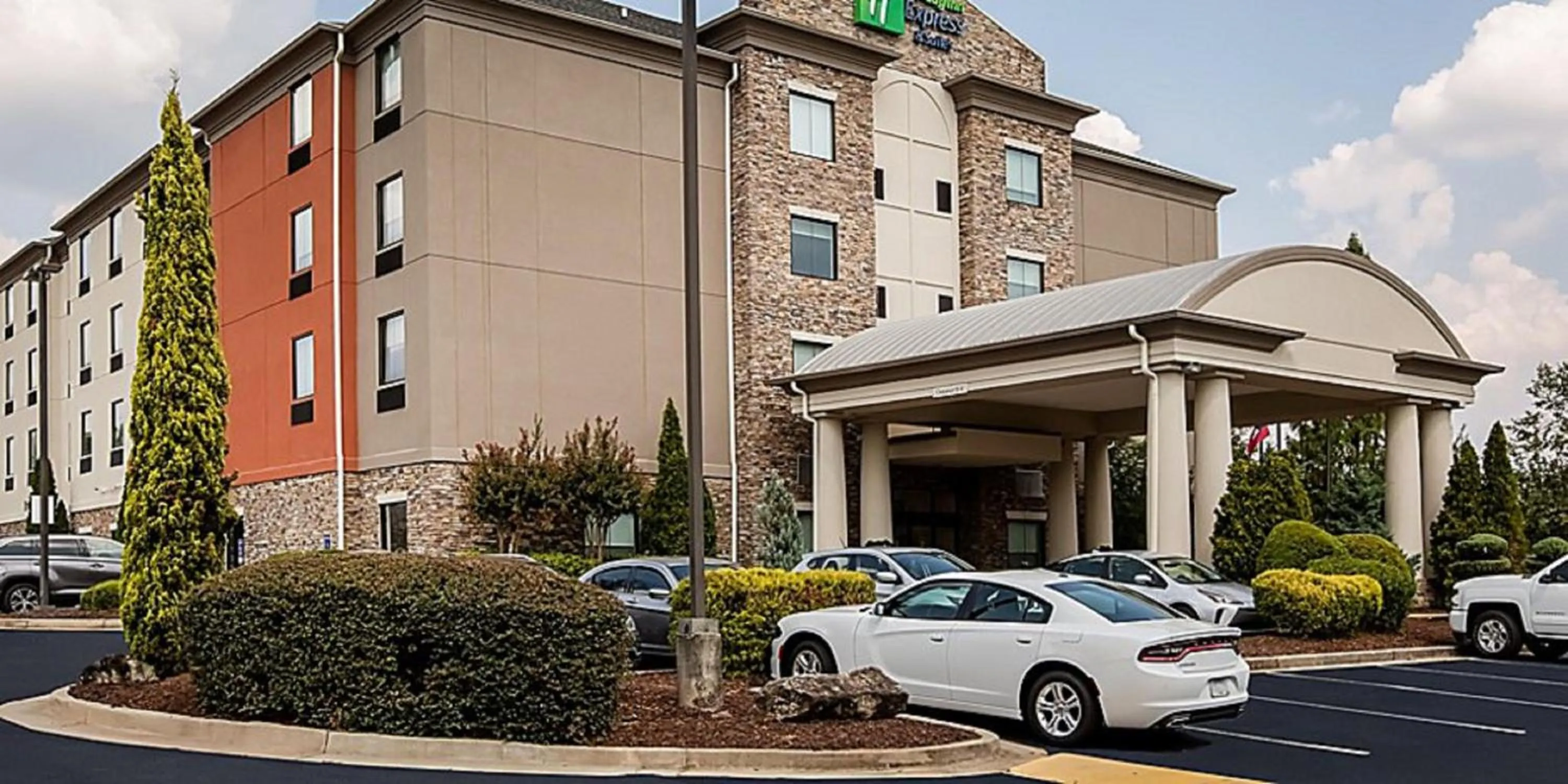 Property building in Holiday Inn Express & Suites Atlanta Southwest-Fairburn