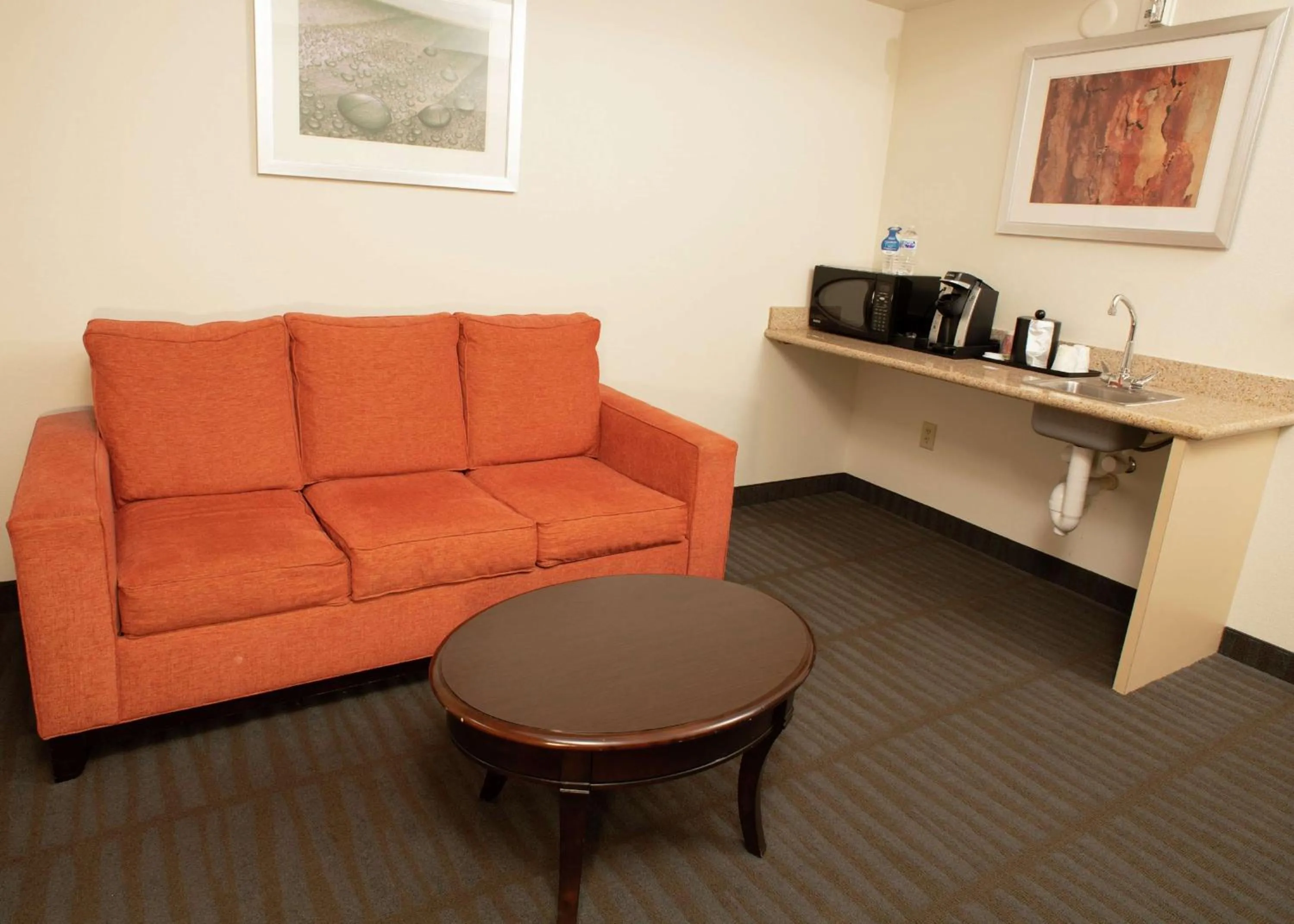 Living room in Hilton Garden Inn Springfield, IL