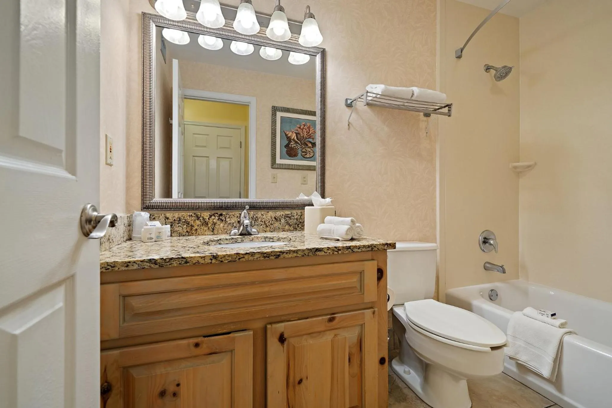 Photo of the whole room in Holiday Inn & Suites Clearwater Beach S-Harbourside