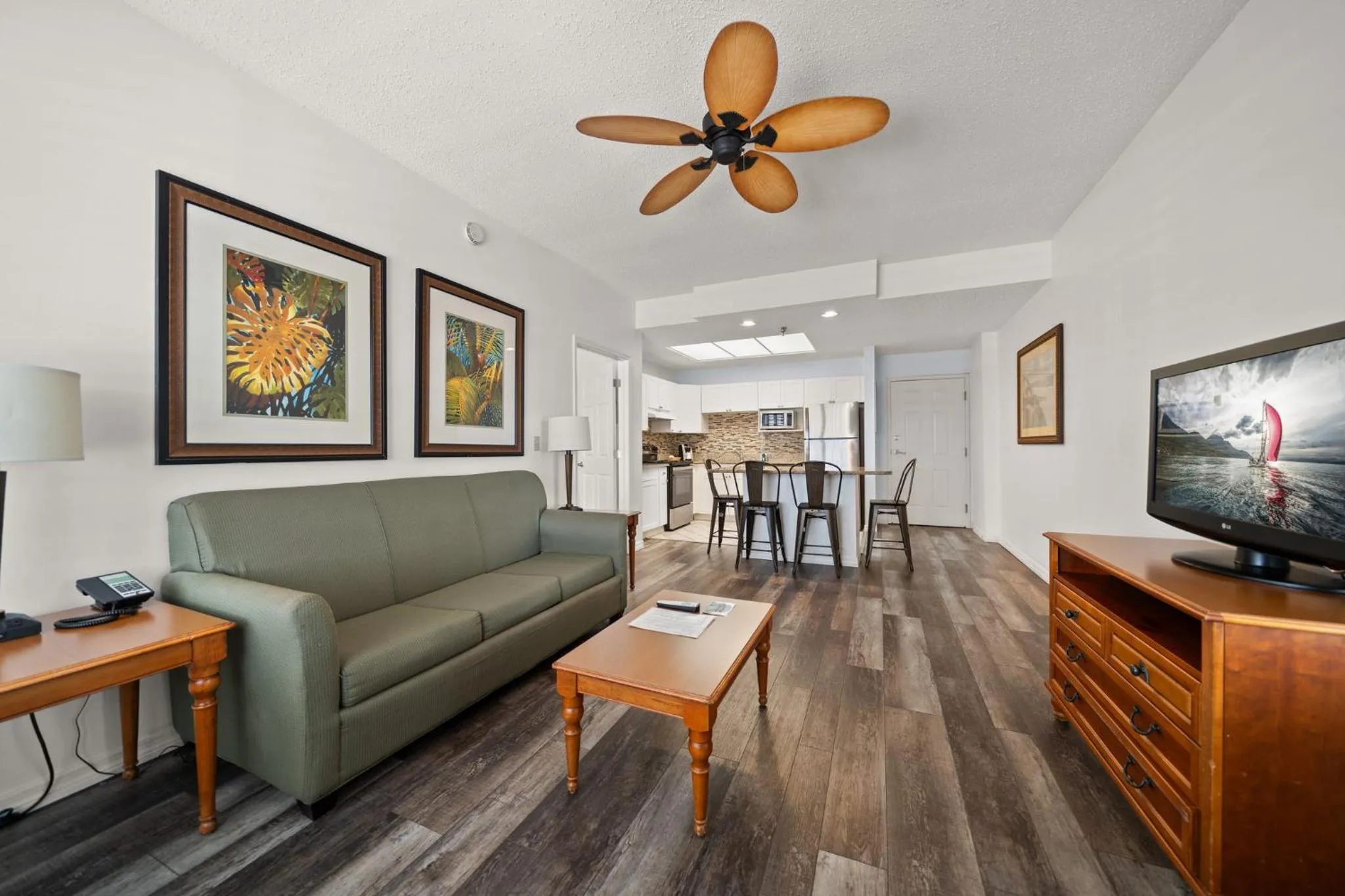 Photo of the whole room in Holiday Inn & Suites Clearwater Beach S-Harbourside