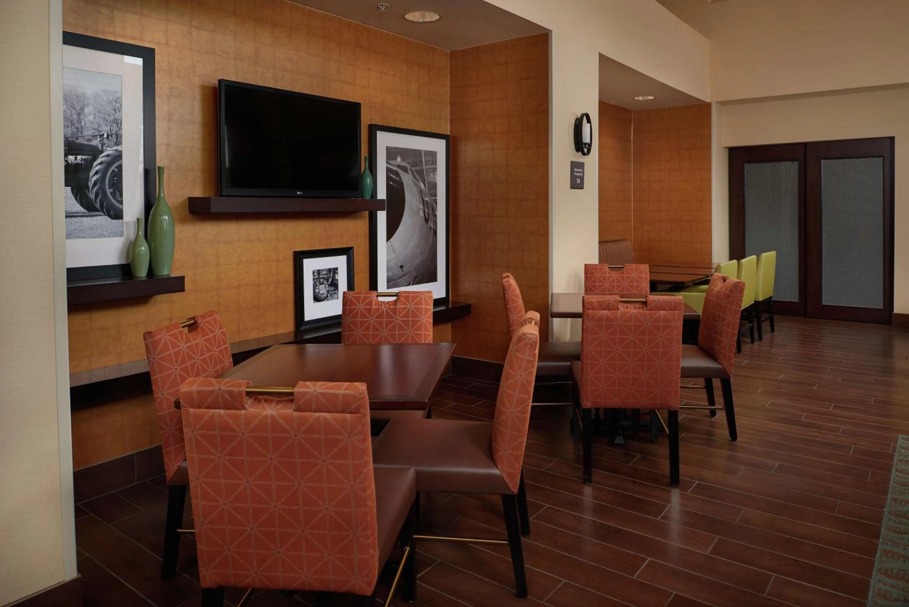 Lobby or reception in Hampton Inn & Suites Rogers