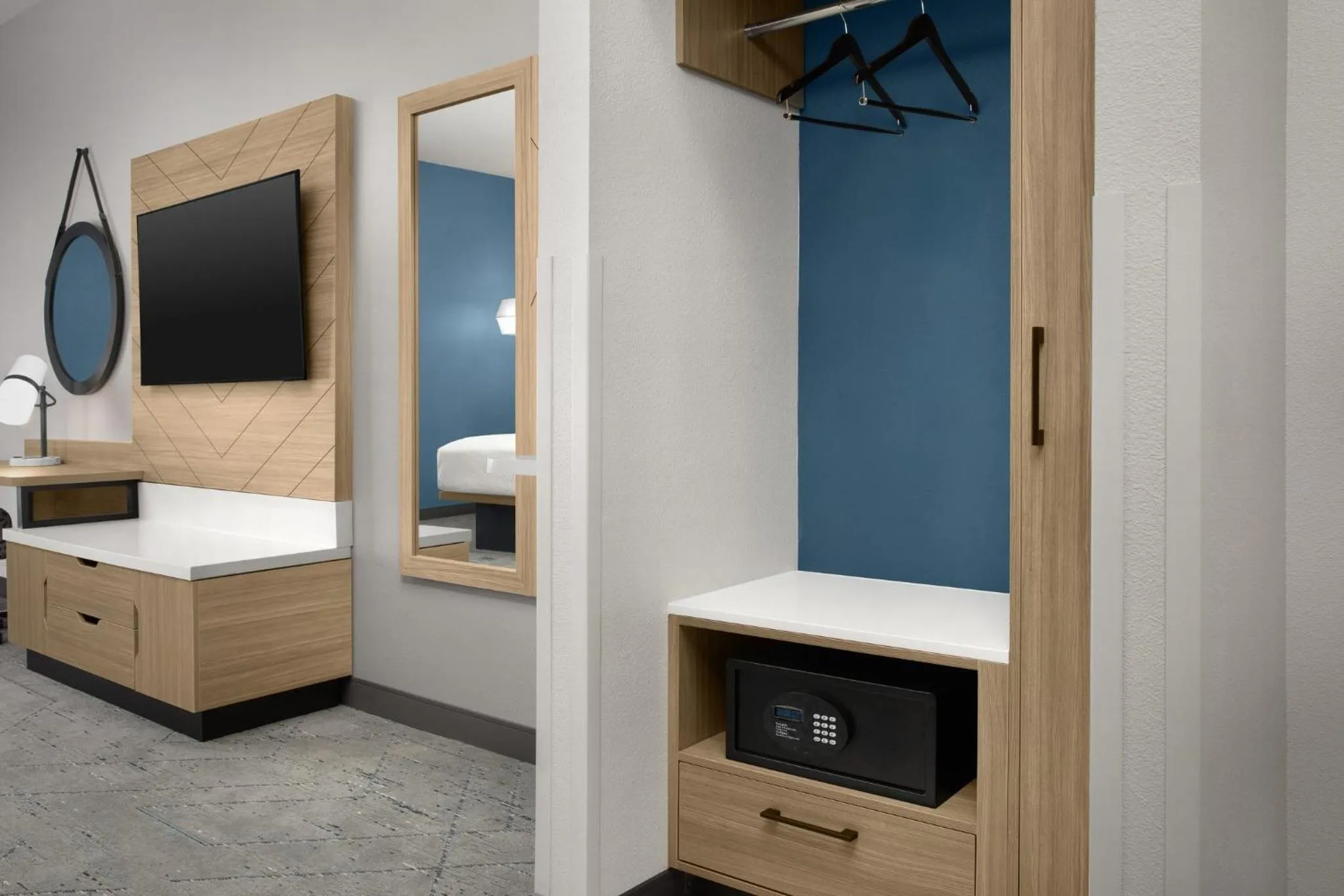 Photo of the whole room, Bed in Holiday Inn Express Hotel & Suites DFW West - Hurst by IHG