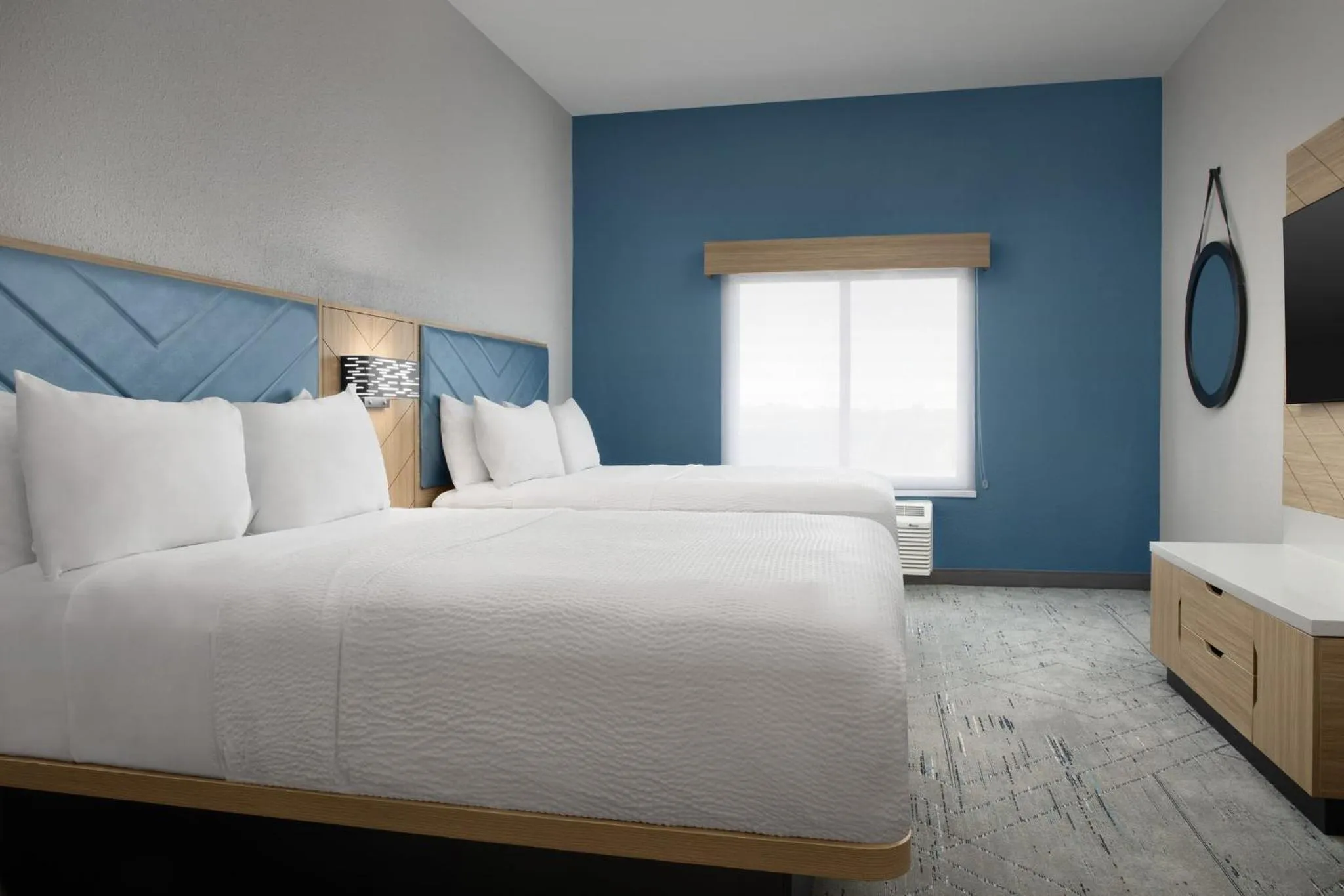 Photo of the whole room, Bed in Holiday Inn Express Hotel & Suites DFW West - Hurst by IHG