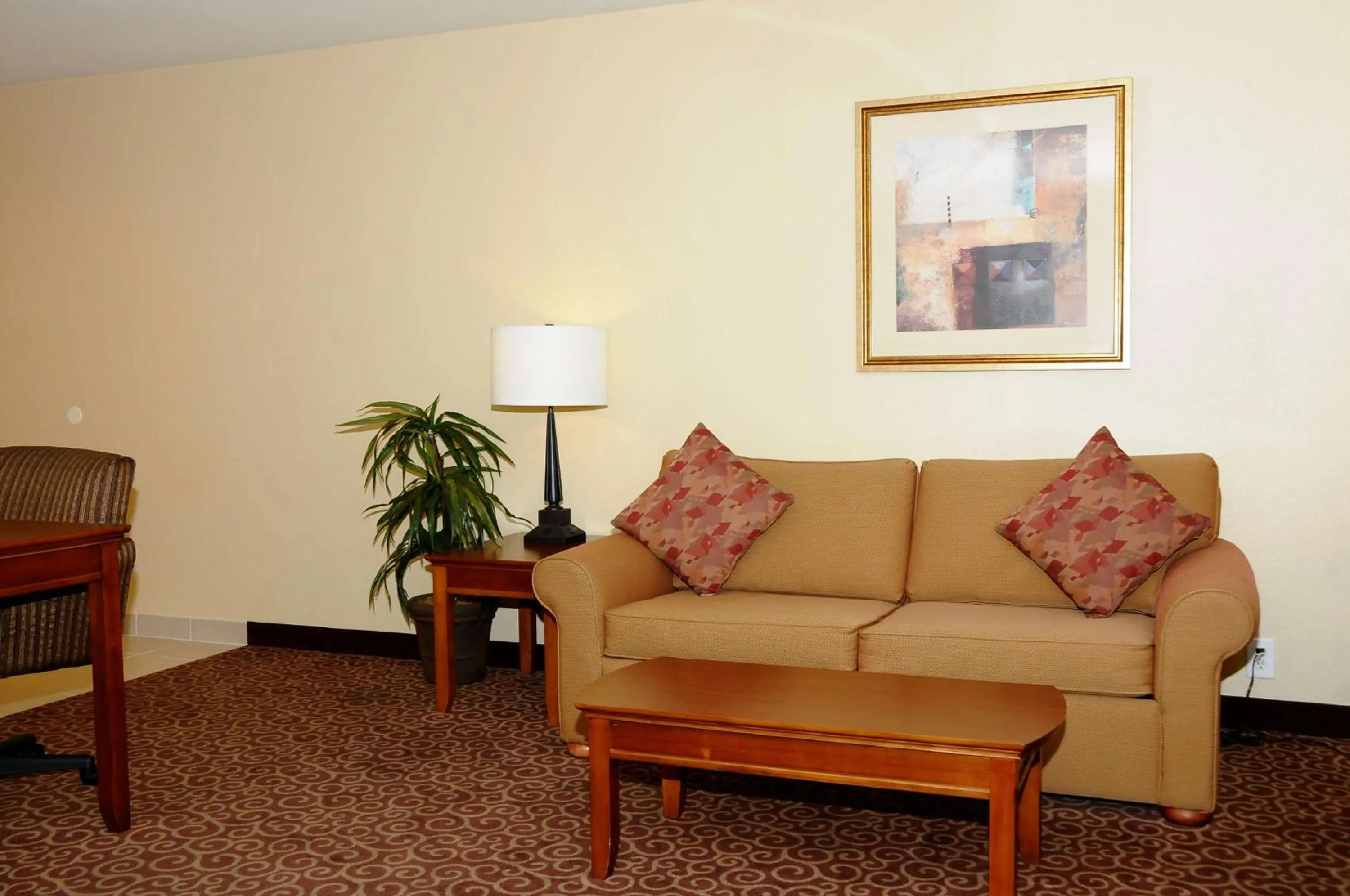 Bed in Hampton Inn & Suites Red Bluff