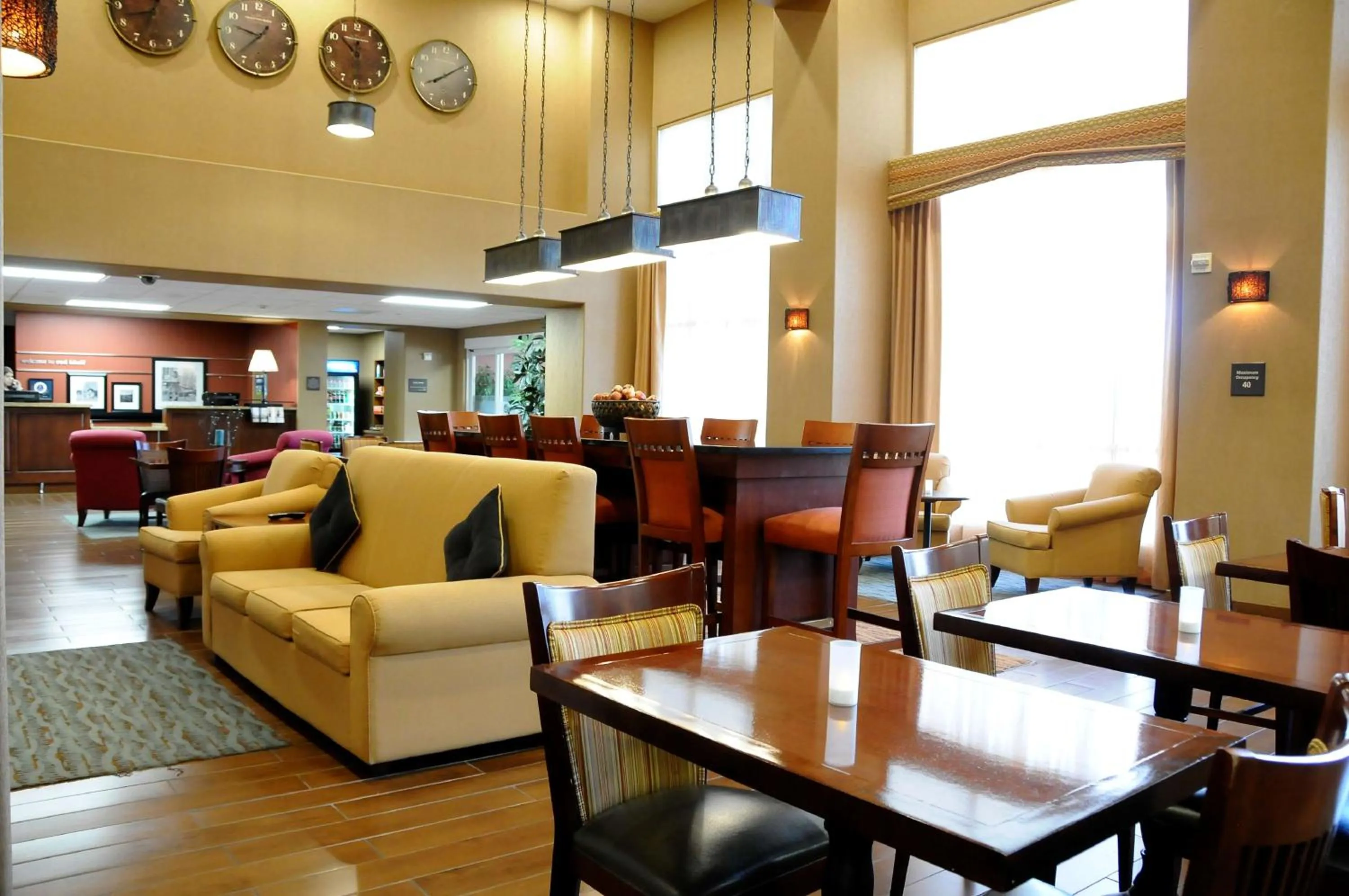 Lobby or reception in Hampton Inn & Suites Red Bluff