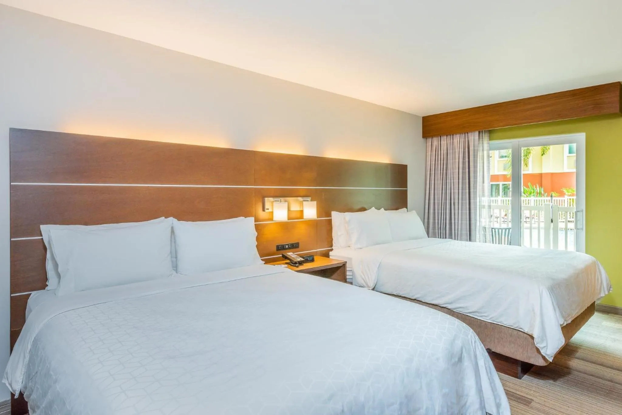 Photo of the whole room, Bed in Holiday Inn Express Hotel & Suites Bradenton West by IHG