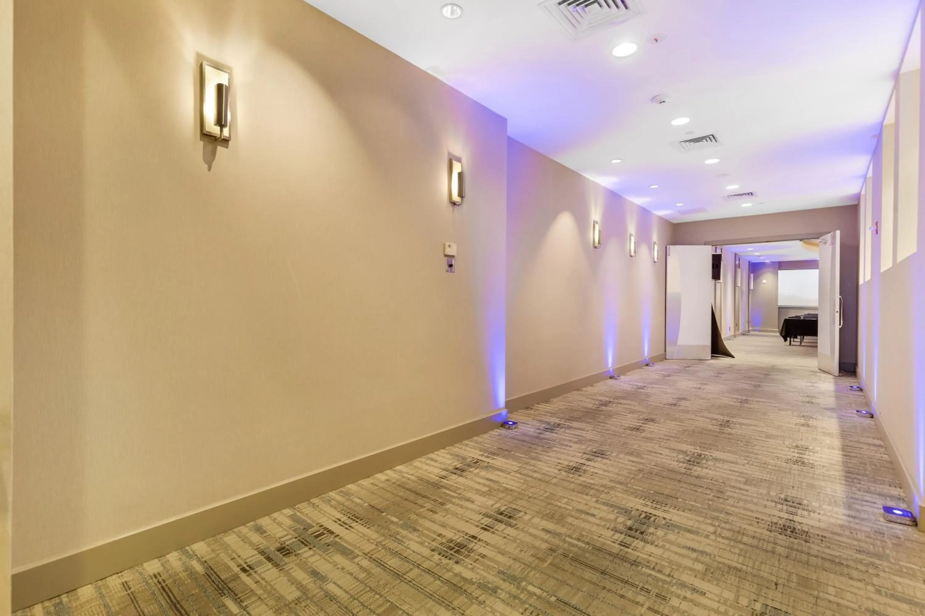 Meeting/conference room in Four Points by Sheraton Boston Newton