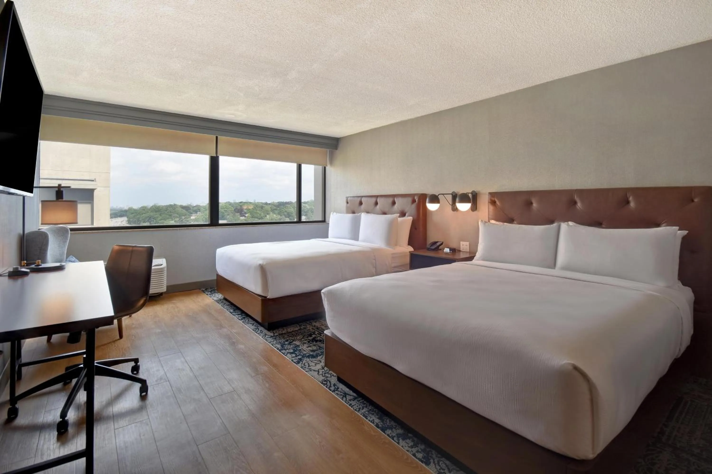 Photo of the whole room, Bed in Four Points by Sheraton Boston Newton